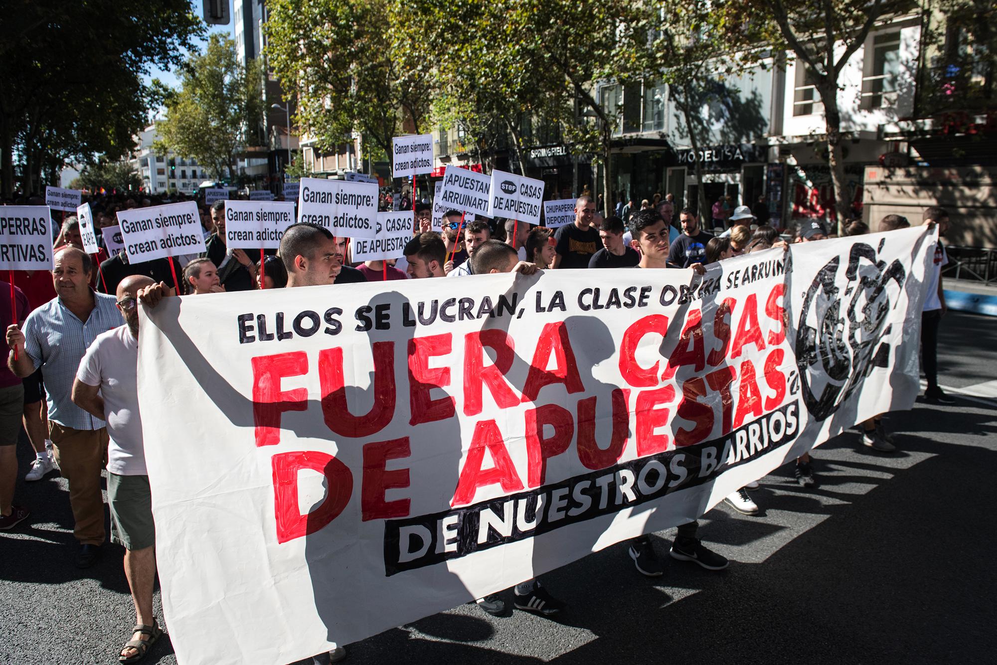 Manifestacion contra las casa de apuestas en el barrio de Tetuan, Madrid 1