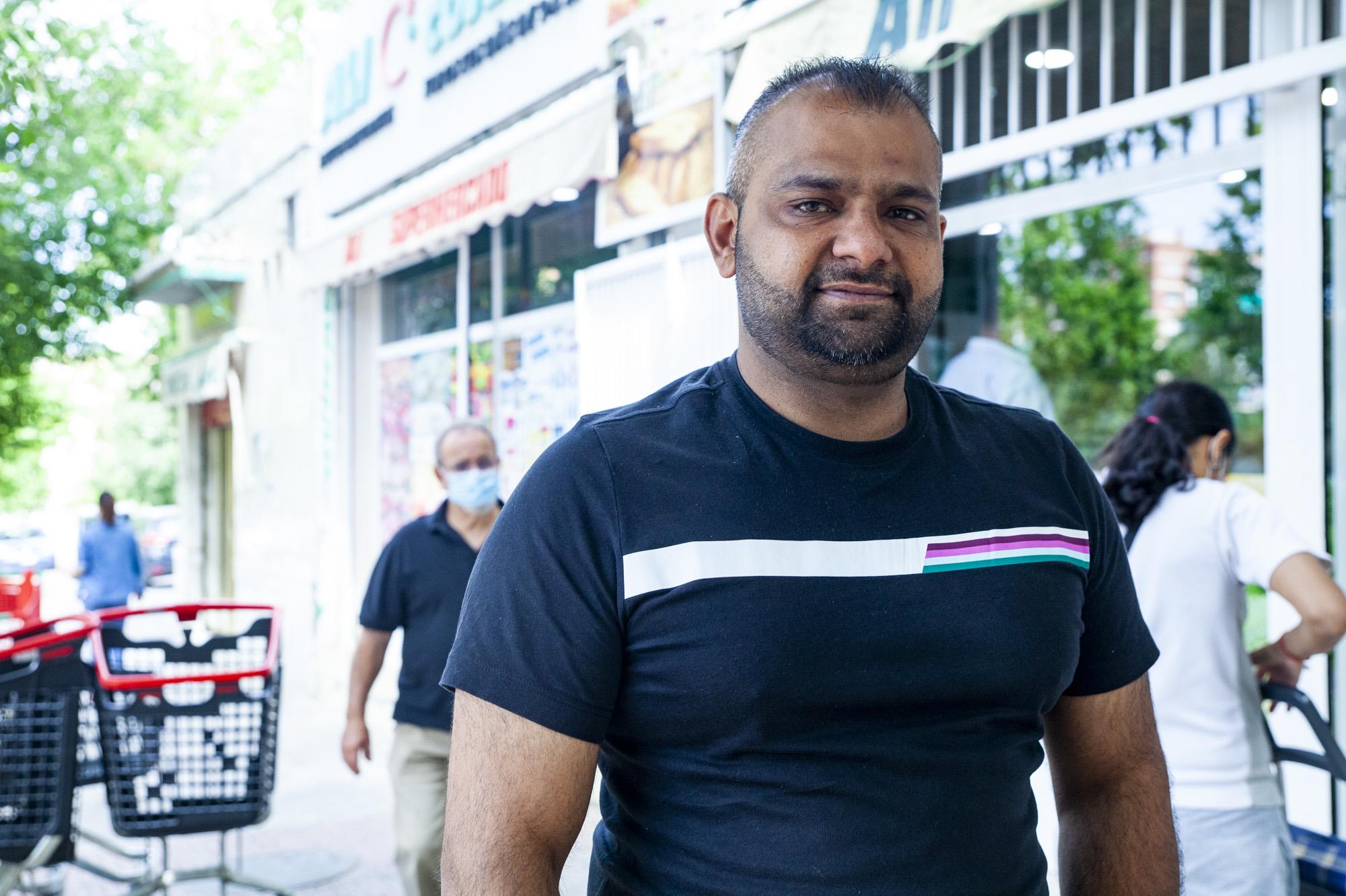 Majid Ali Sharif, dueño de un supermercado del Distrito Norte de Granada - Distrito Norte 007