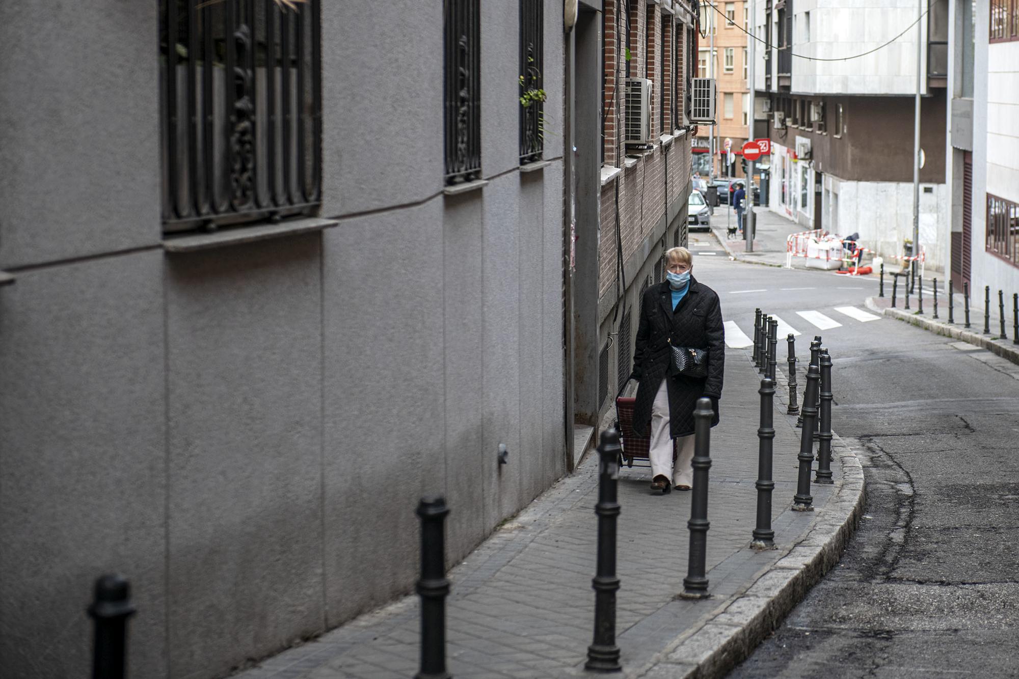 Mujer y compra coronavirus