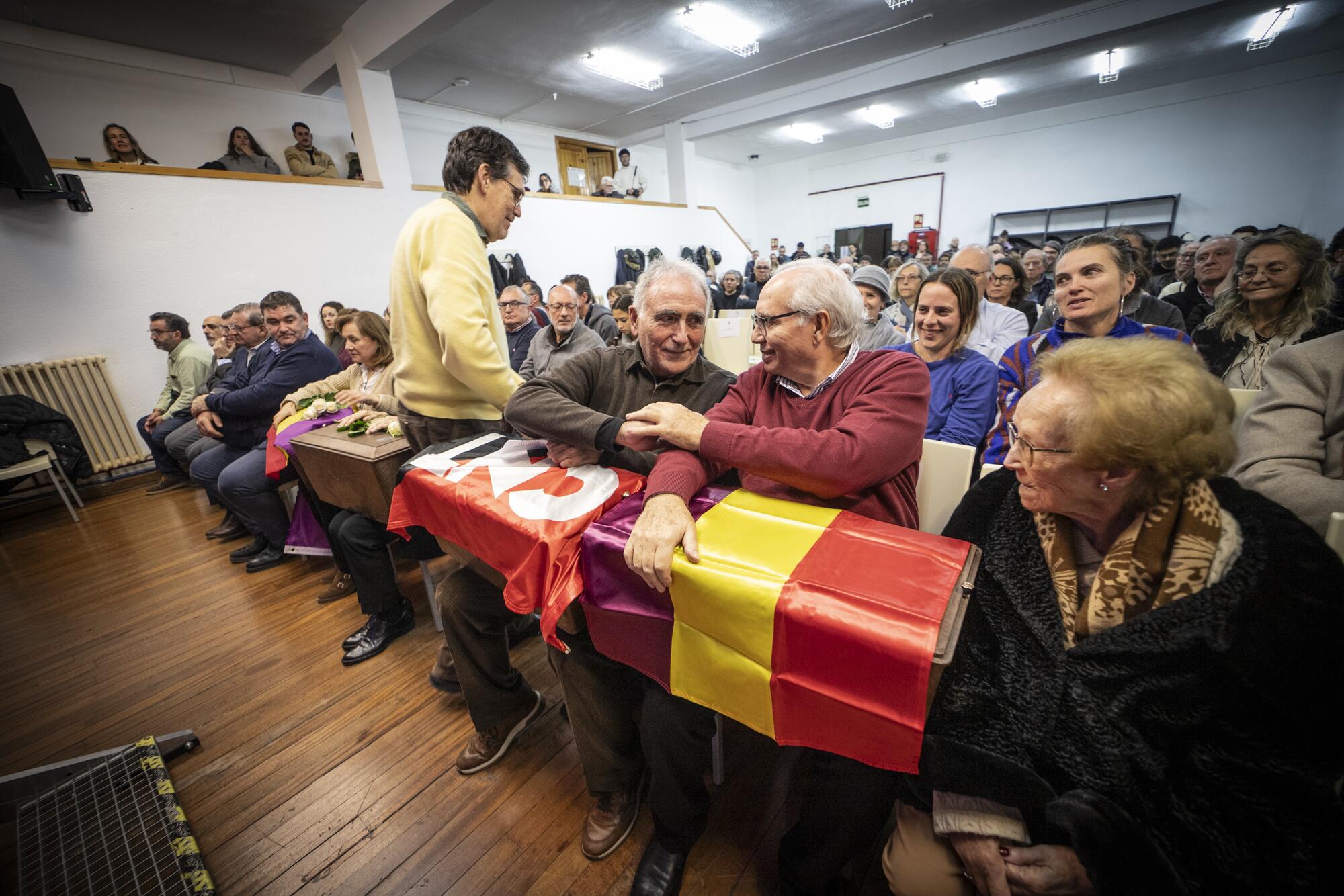 Viznar_entrega cuatro personas_dos