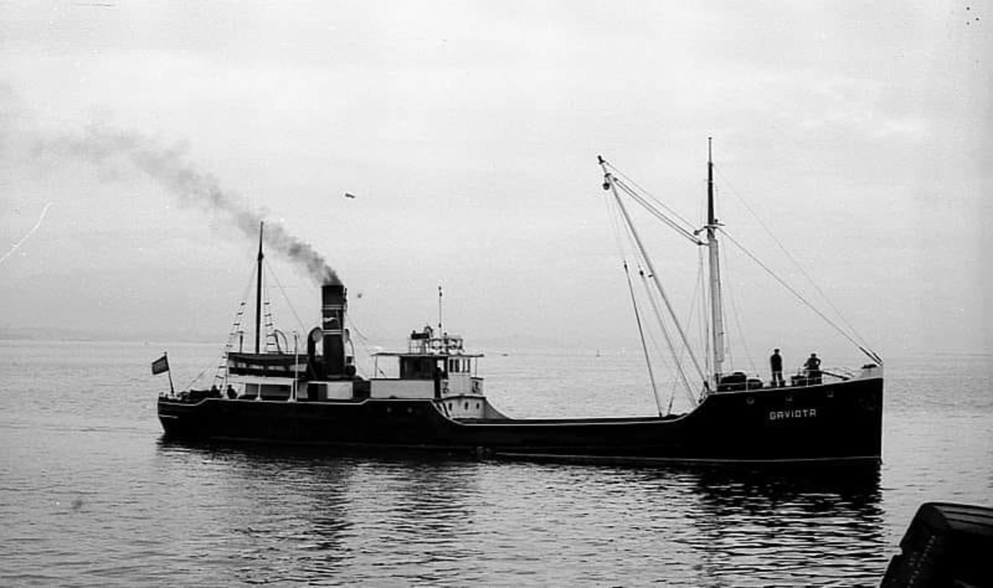 El vapor Gaviota en el puerto de Gijón