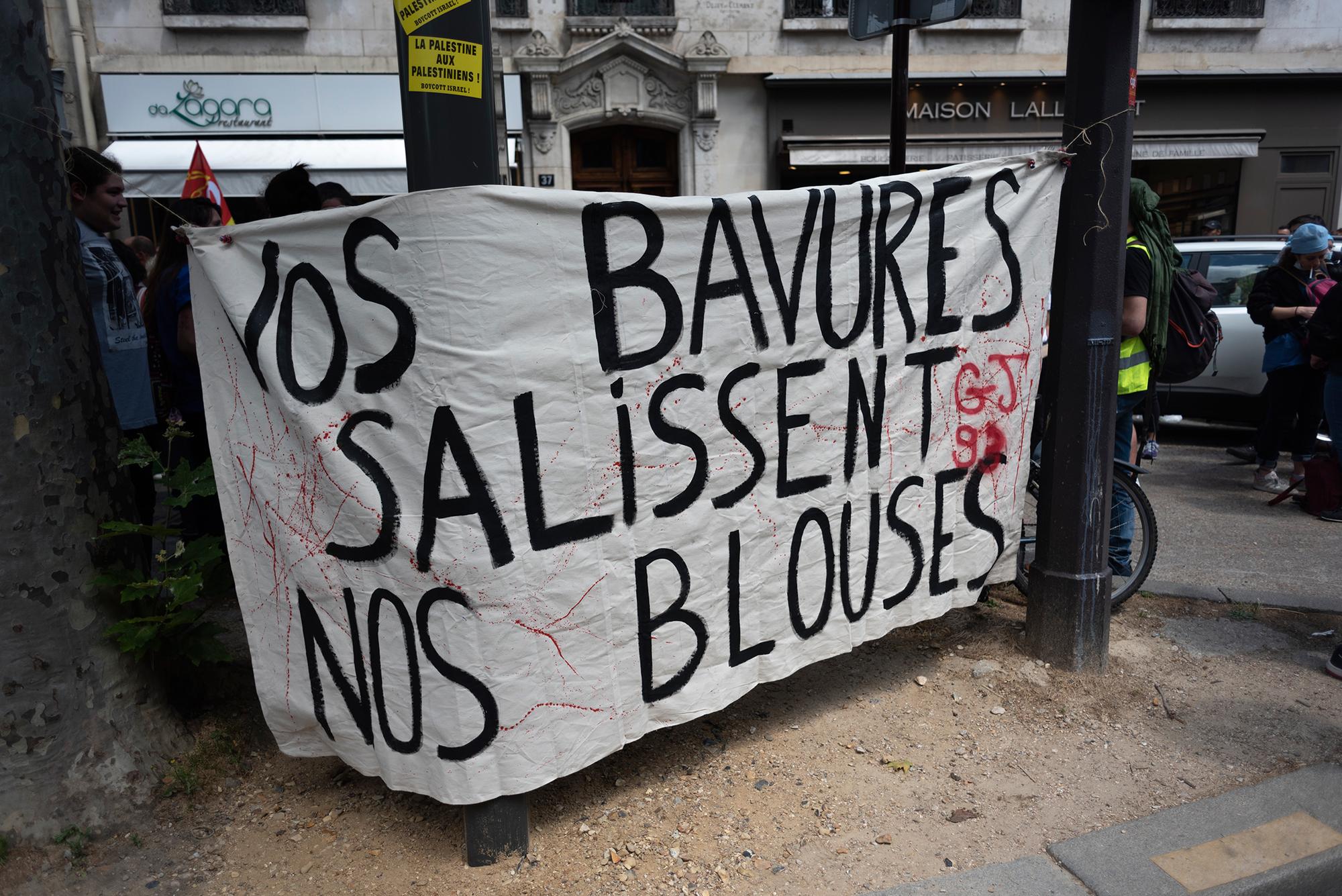 La policía francesa convierte una manifestación en defensa de la sanidad en una batalla campal - 6