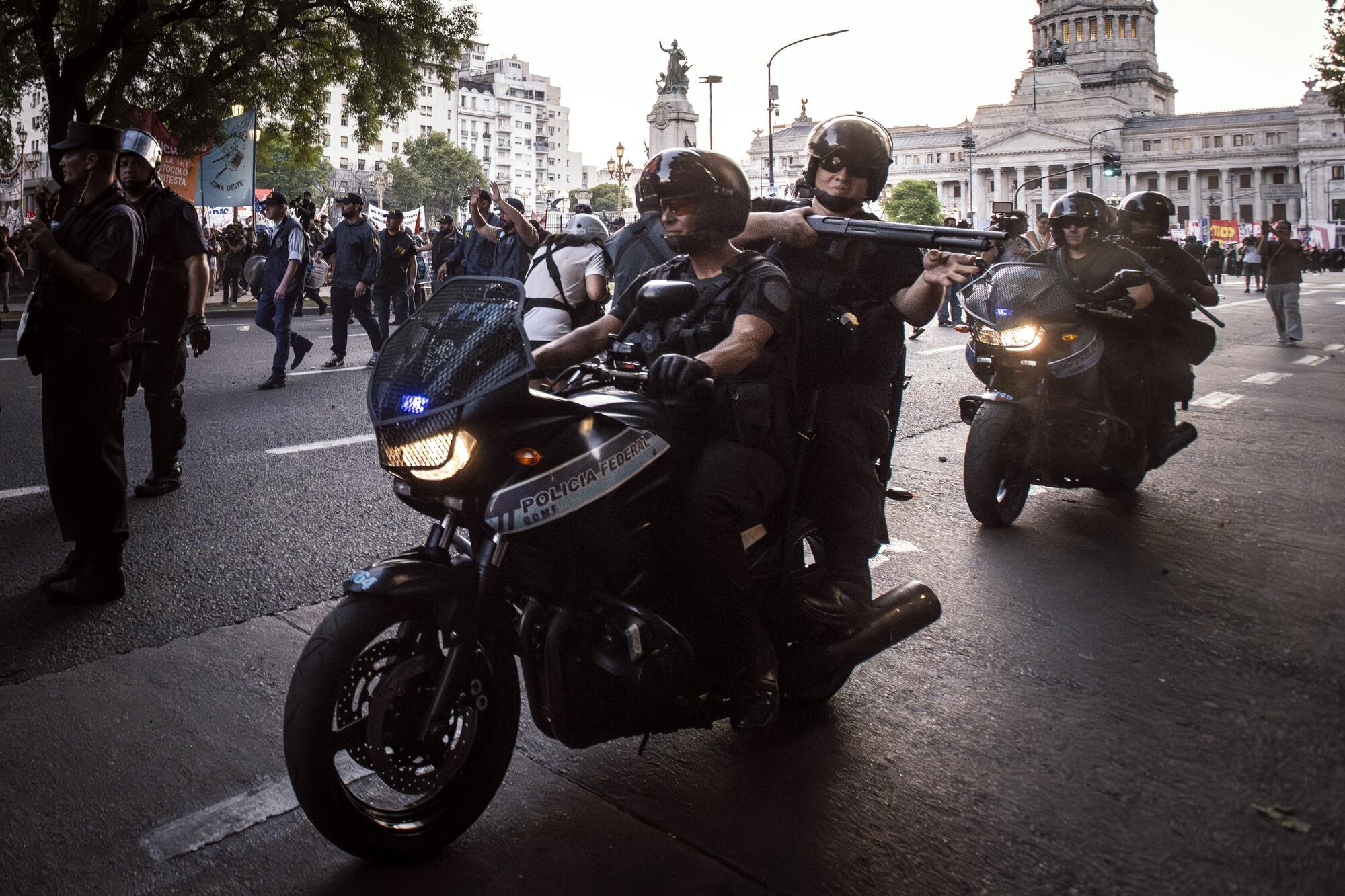 Protesta contra la ley Ómnibus de Javier Miley en Argentina en febrero de 2024 - 4