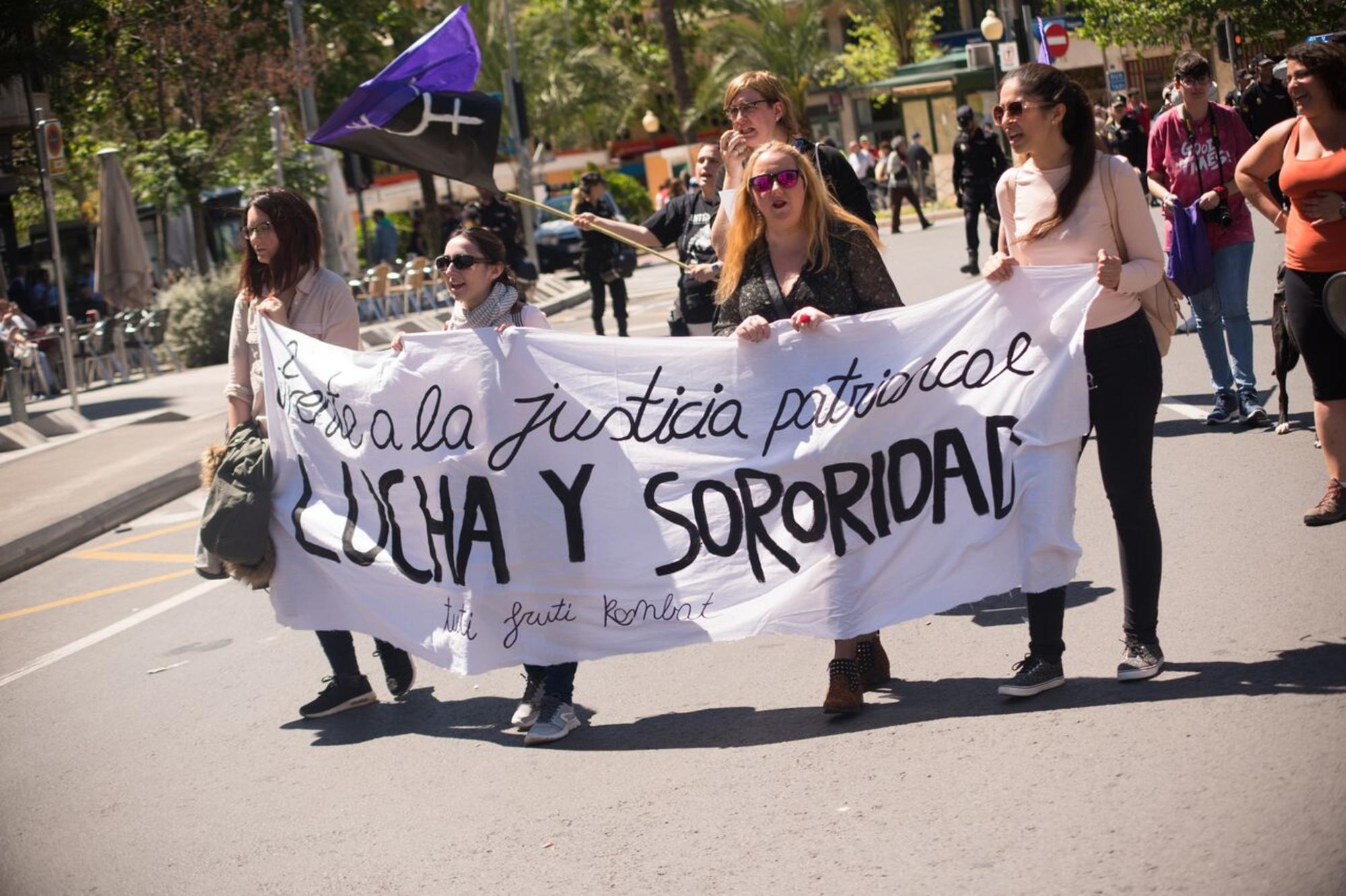 Manifestacion 1M Alacant 13 feminismo sororidad manada
