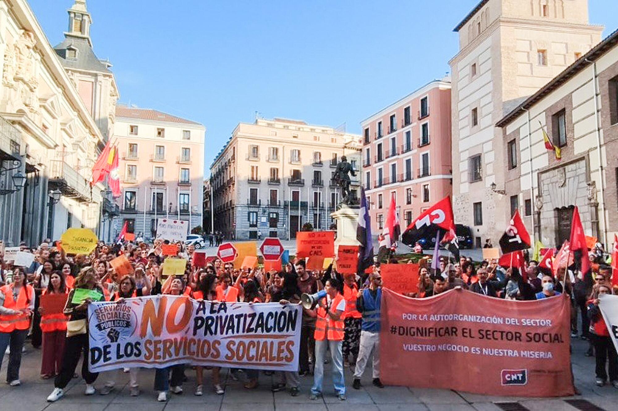 CNT servicios sociales manifestación