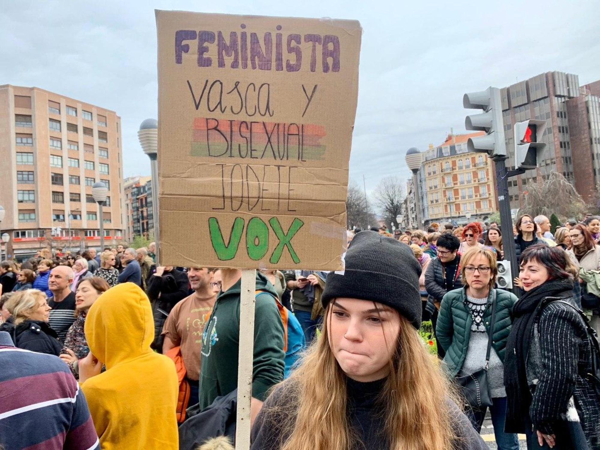 “Feminista, vasca y bisexual: jódete Vox”