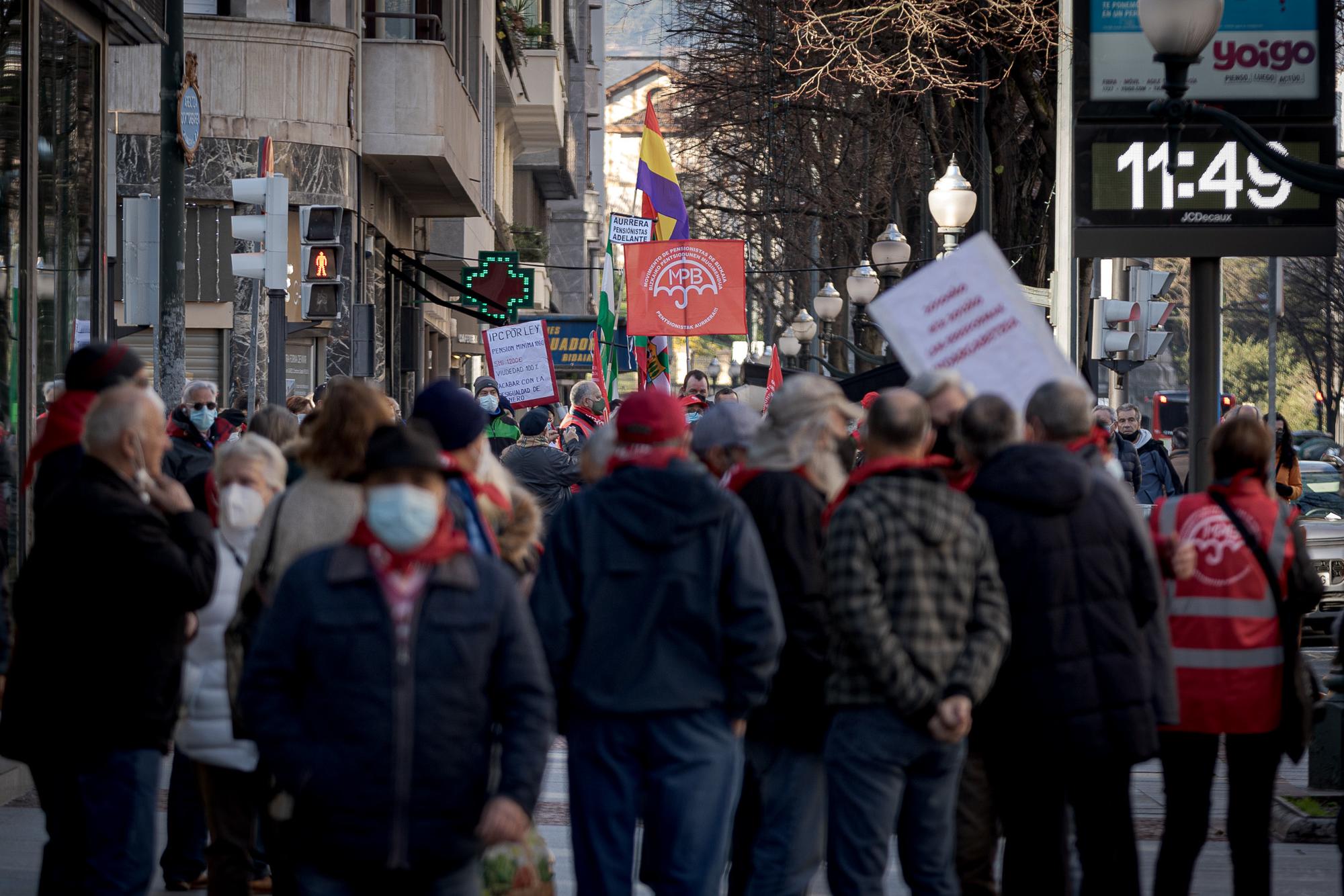 Manifestación cuarto aniversario Movimiento Pensionistas en Bilbao - 1