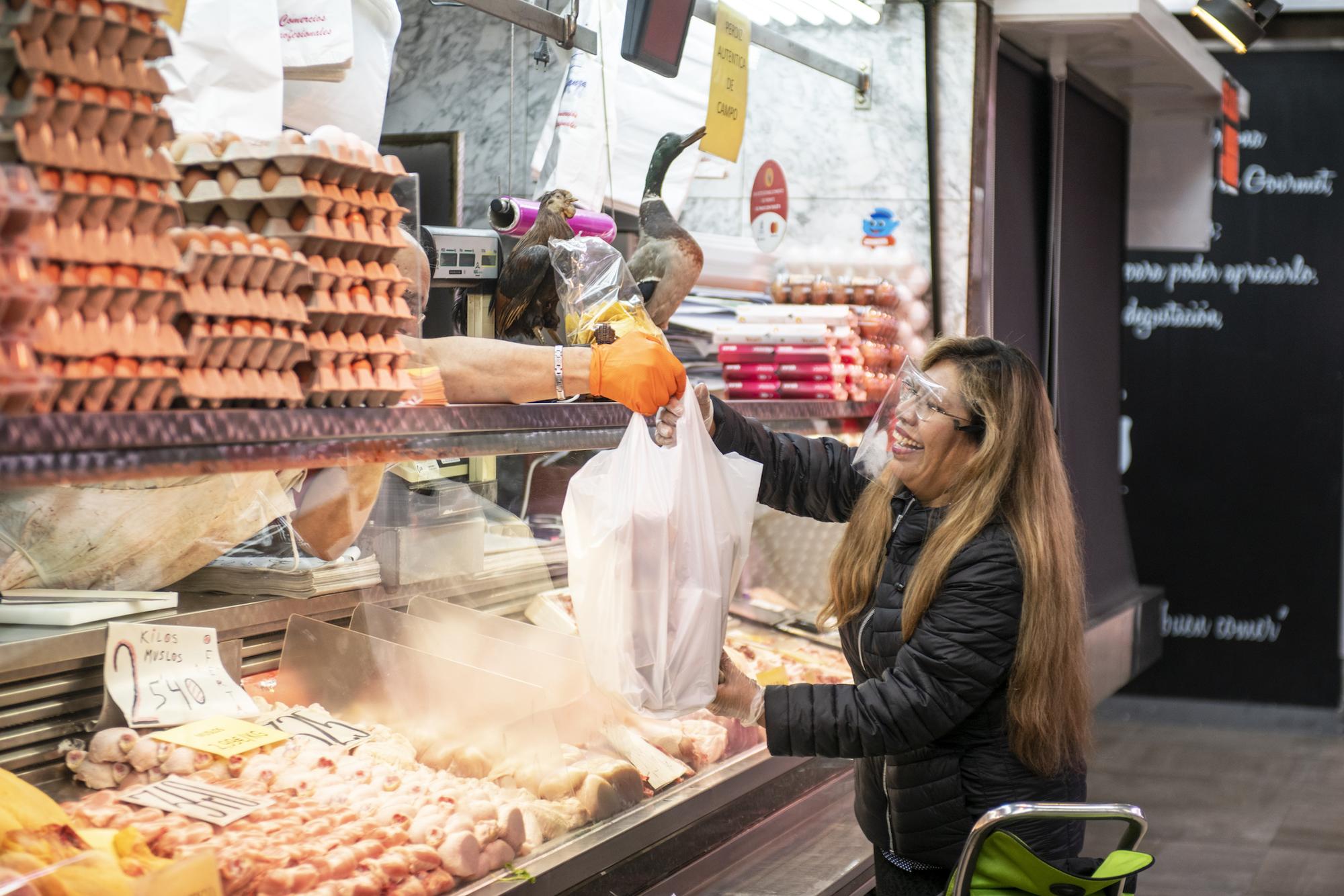 Mercado Maravillas, la cercanía del comercio tradicional no para durante el estado de alarma - 12