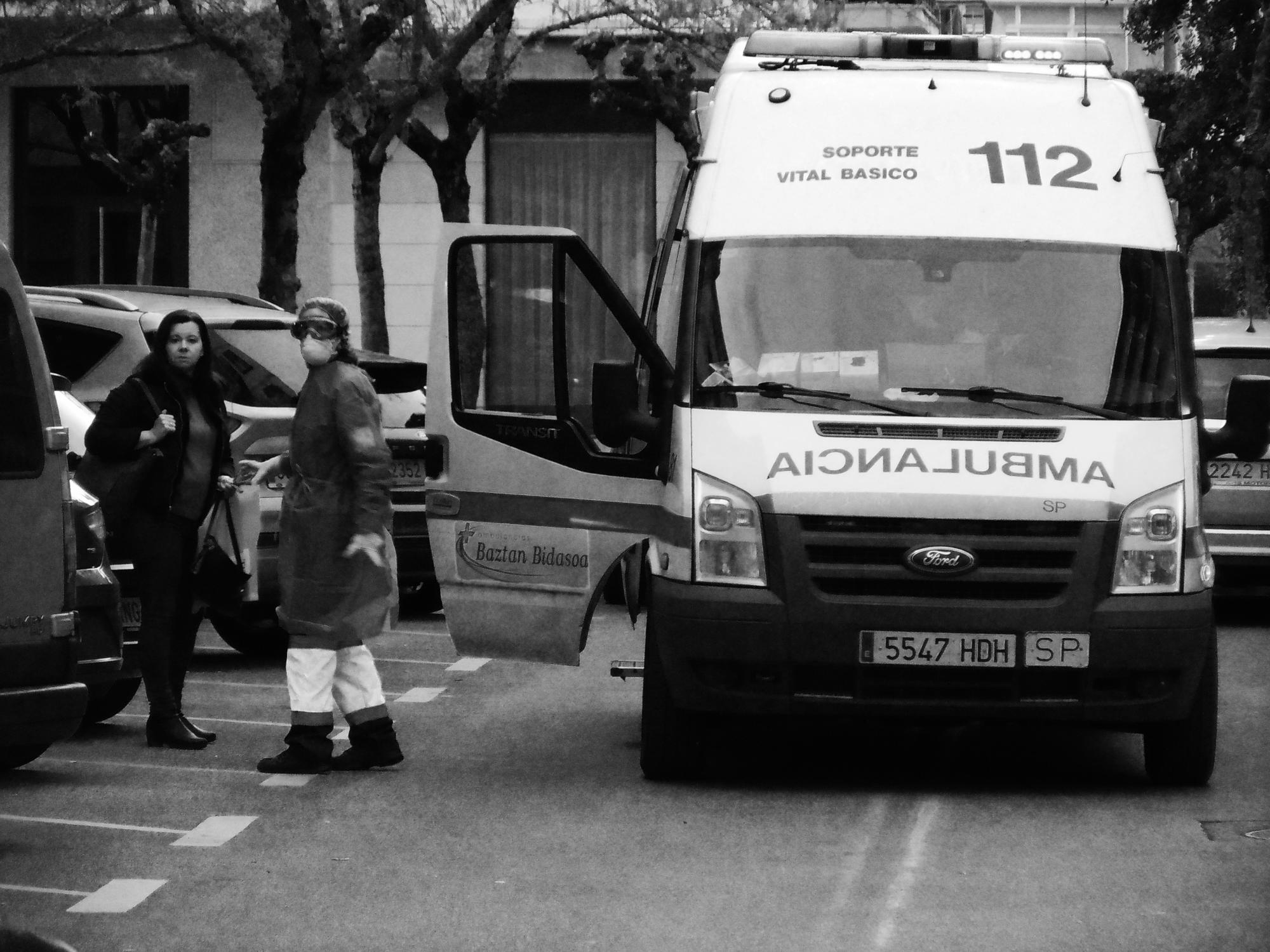 Una ambulancia en una calle de Pamplona