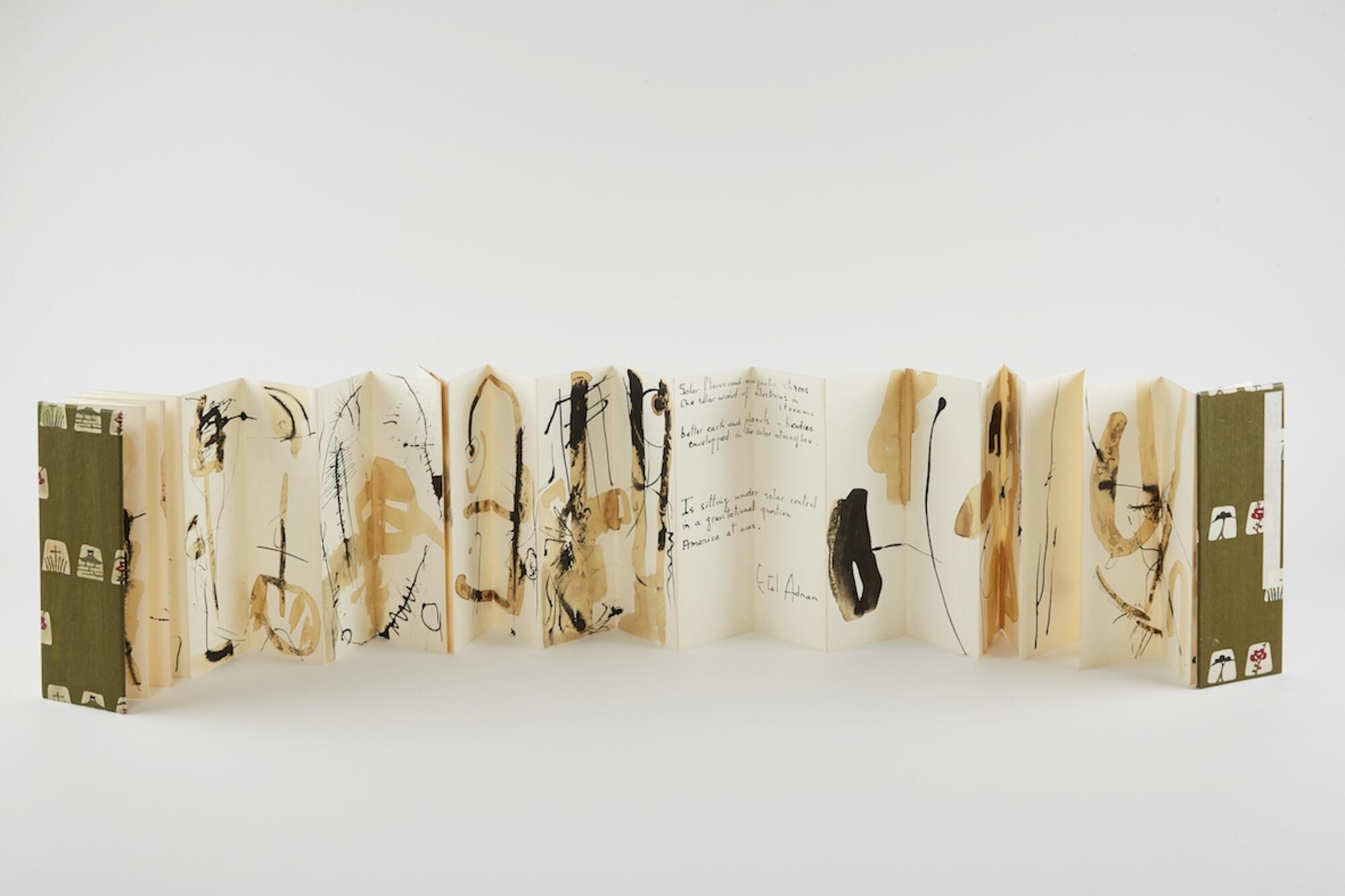 Un leporello de Etel Adnan