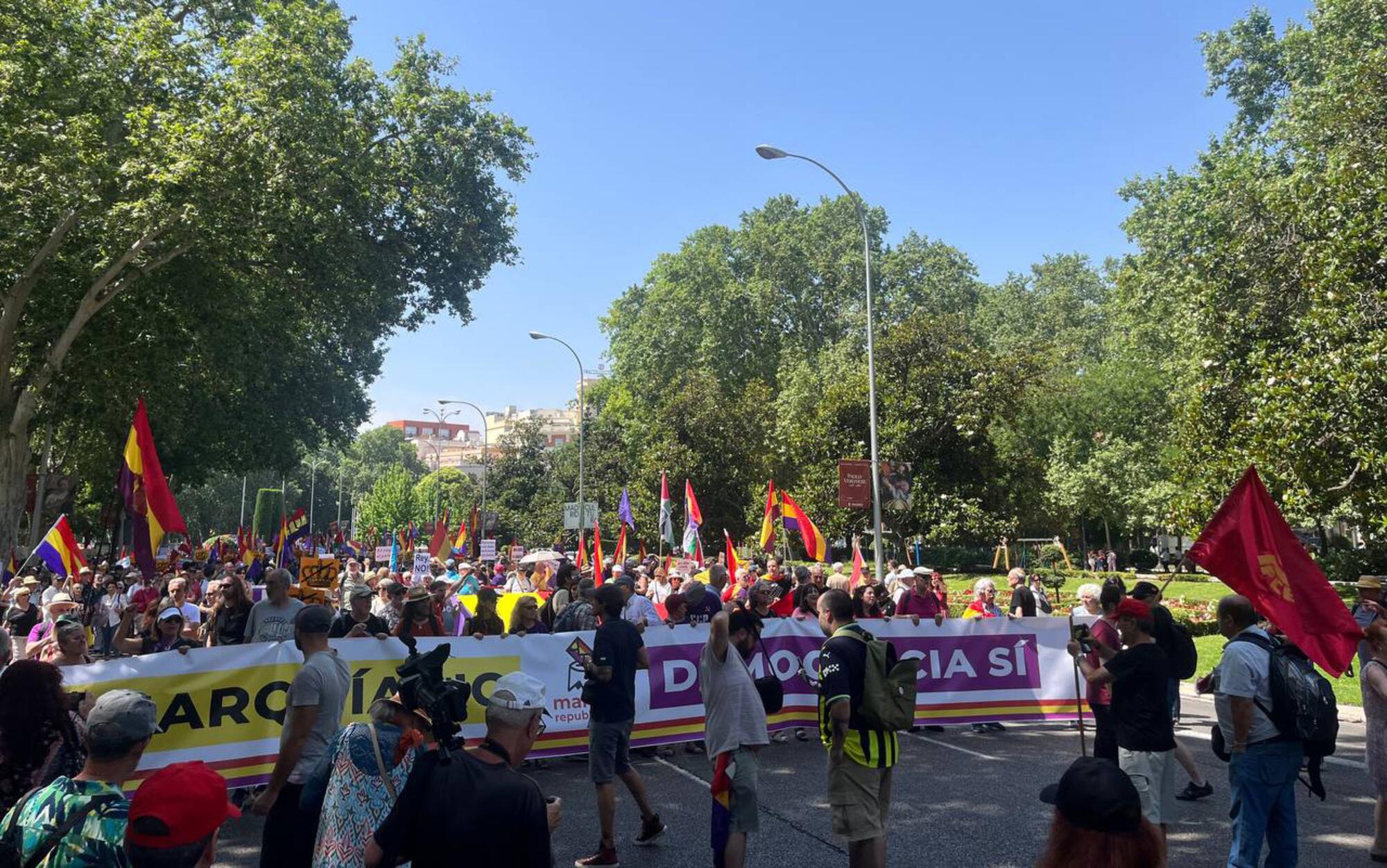 Inicio de Marcha Republicana en la plaza de Neptuno, en Madrid, el 15 de junio de 2025.