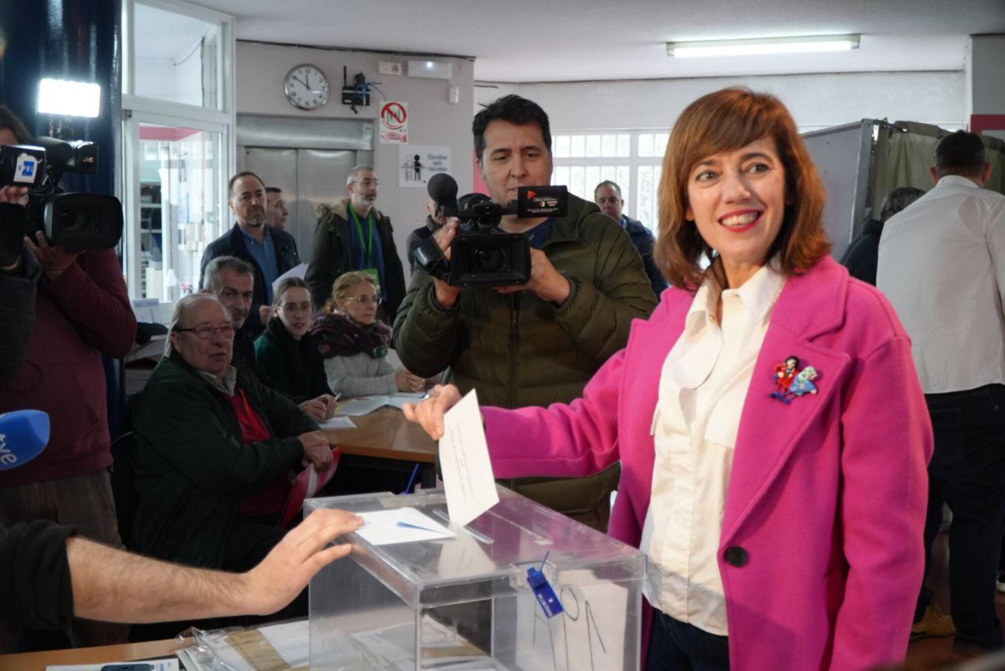 Marta Lois votando 18F