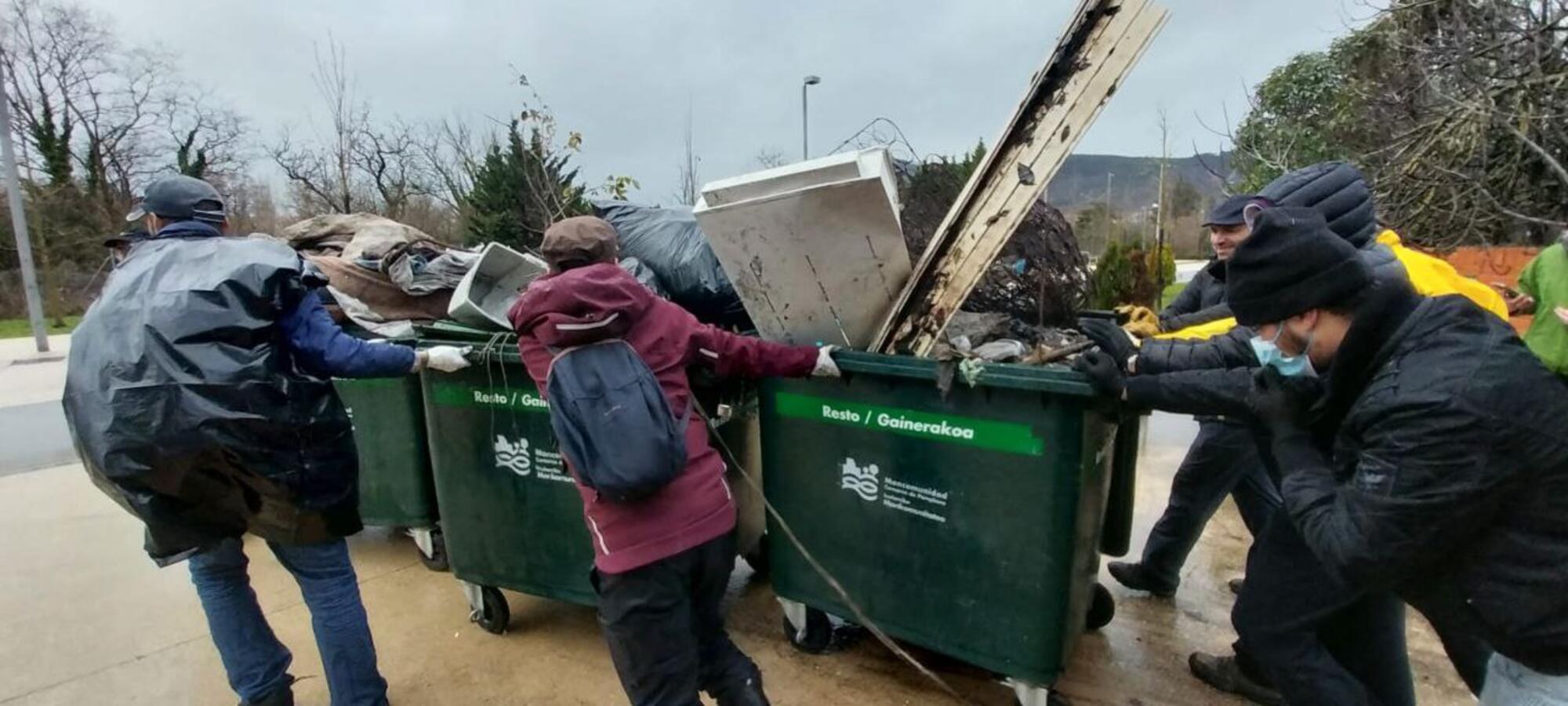 Auzolan de limpieza en el Convento de Aranzadi (Iruña/Pamplona)