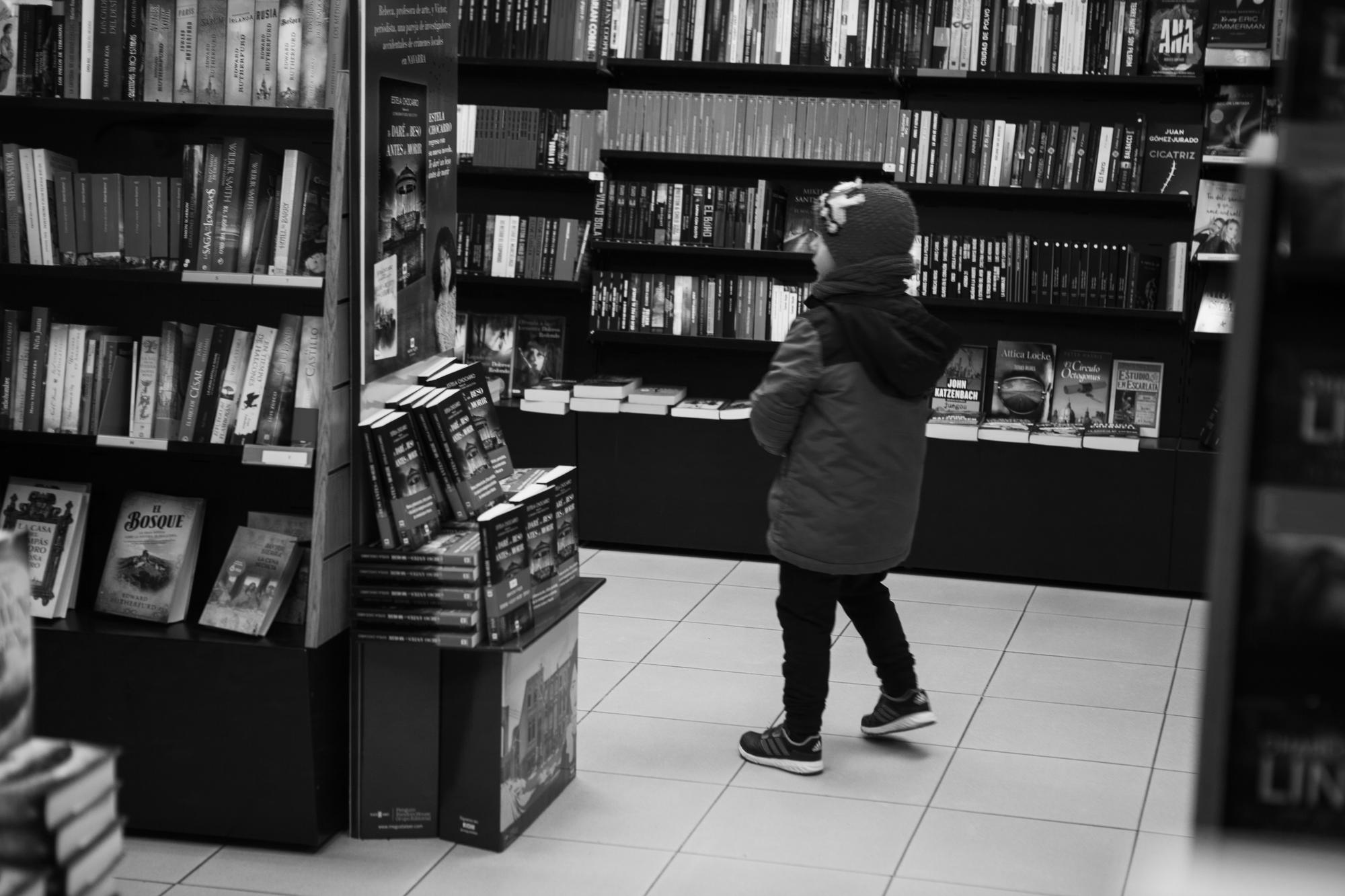 Niño librería