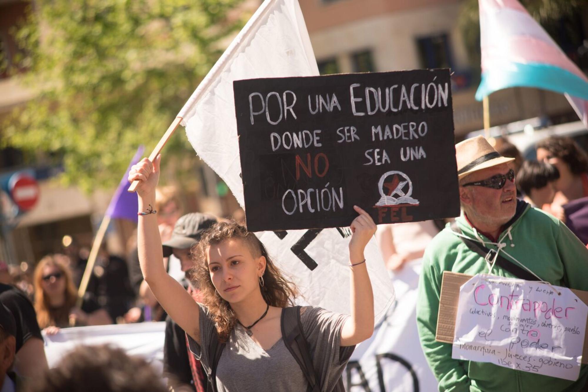 Manifestacion 1M Alacant 13 educacion precariedad becario