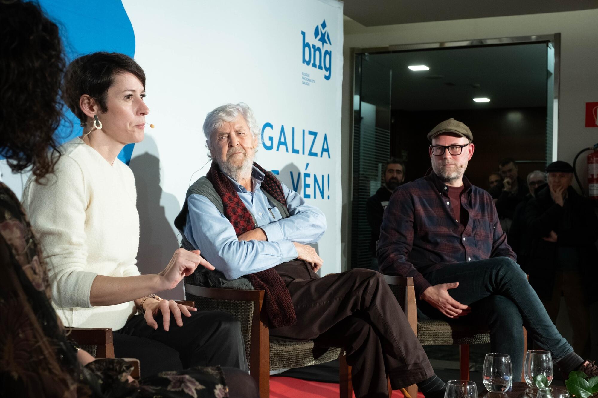 Ana Pontón, Xosé Manuel Beiras e Martiño Noriega conversan en Compostela