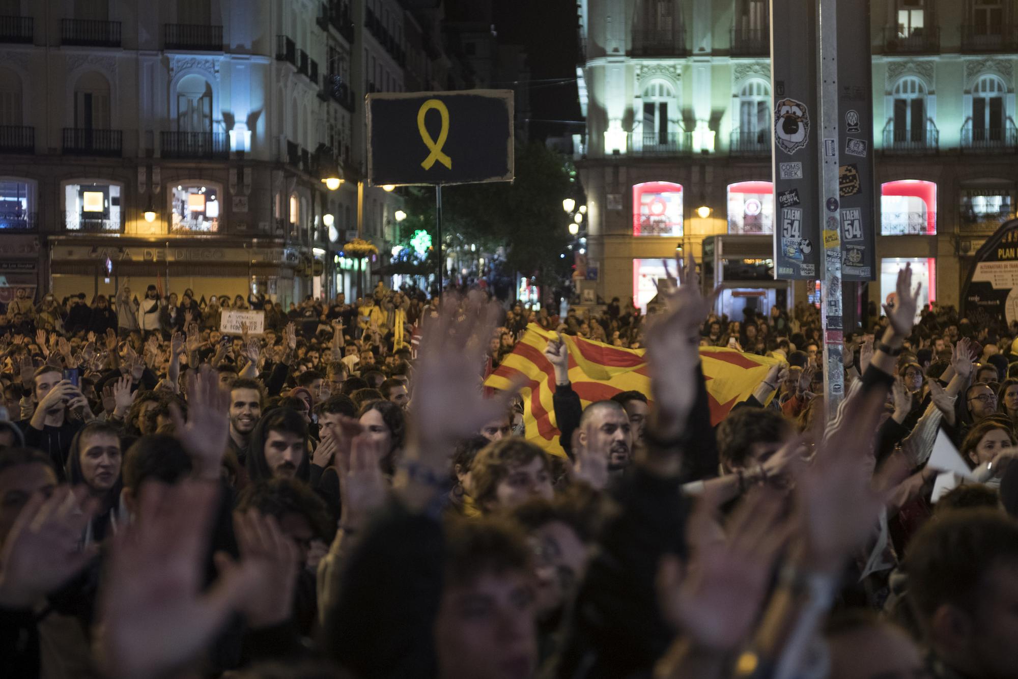 Concentración en la Puerta del Sol de Madrid en apoyo al pueblo catalán - 18