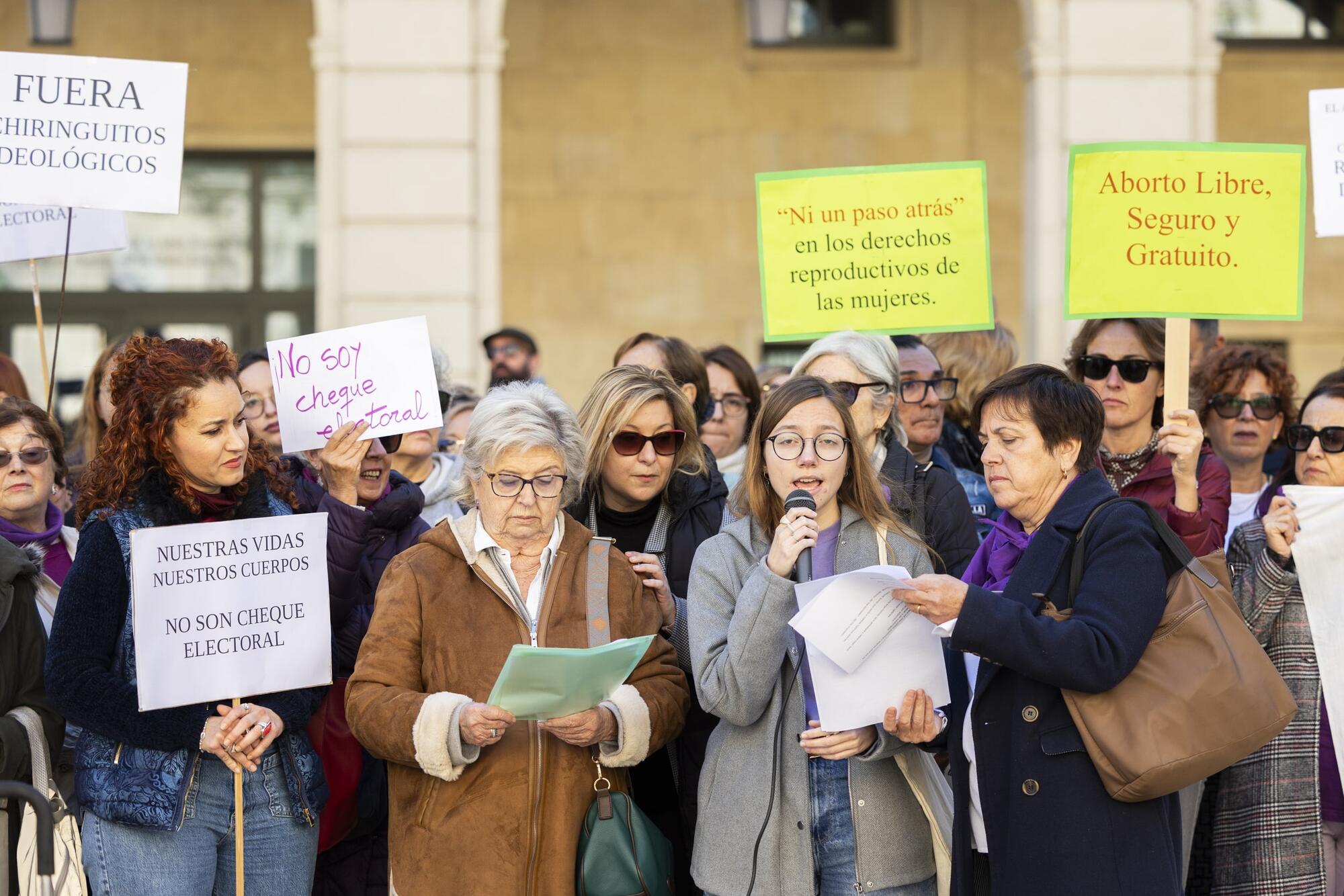 Movilización contra la oficina antiaborto de PP y Vox en Alicante - 12