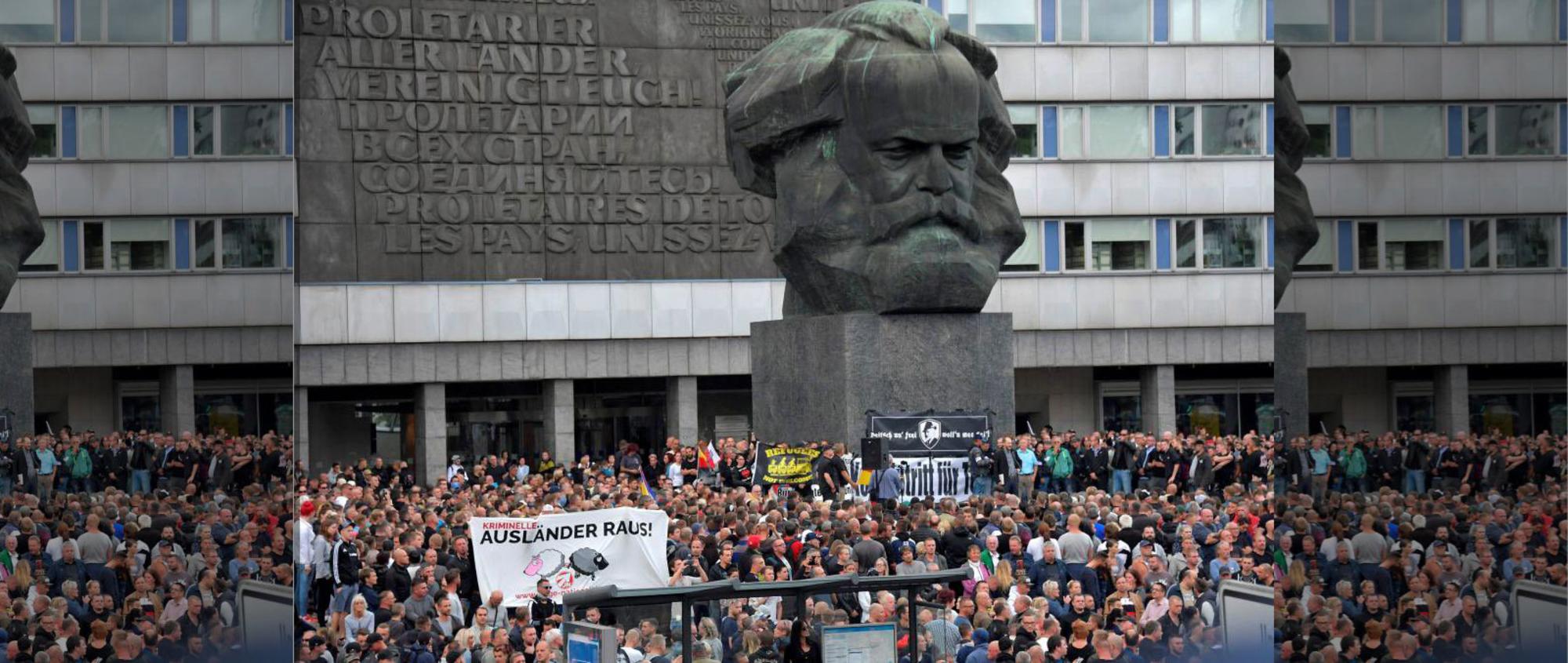 Manifestación neonazi frente a una estatua de Marx en Chemnitz