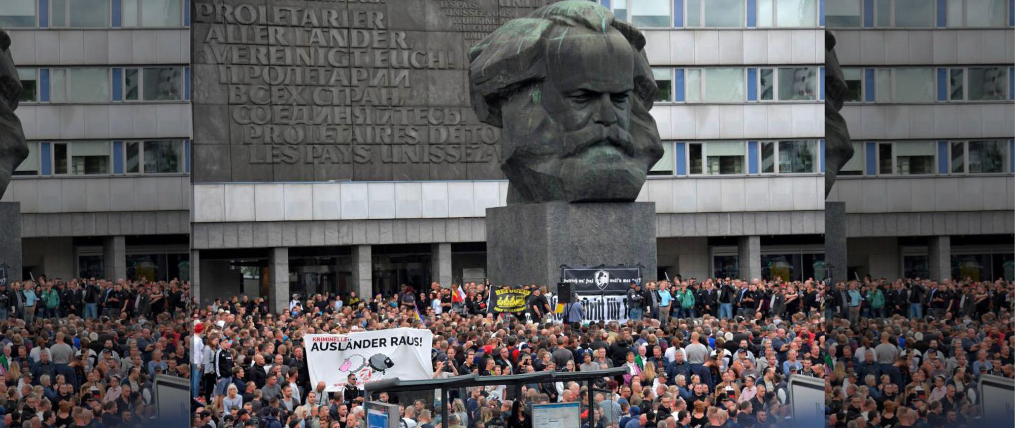 Manifestación neonazi frente a una estatua de Marx en Chemnitz  