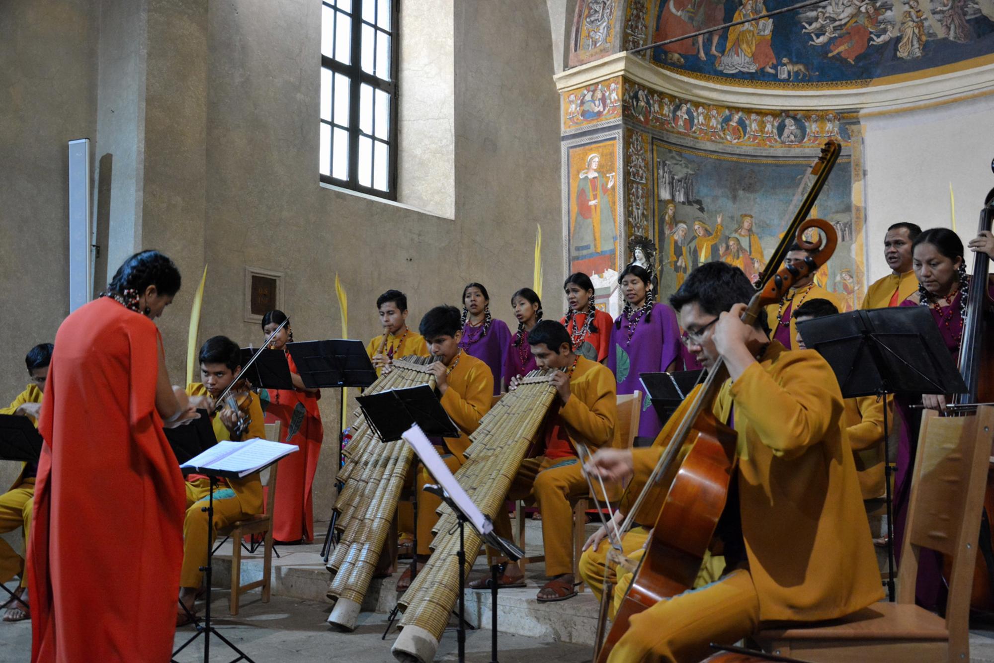 Ensamble Moxos unifica música barroca con expresiones creativas indígenas