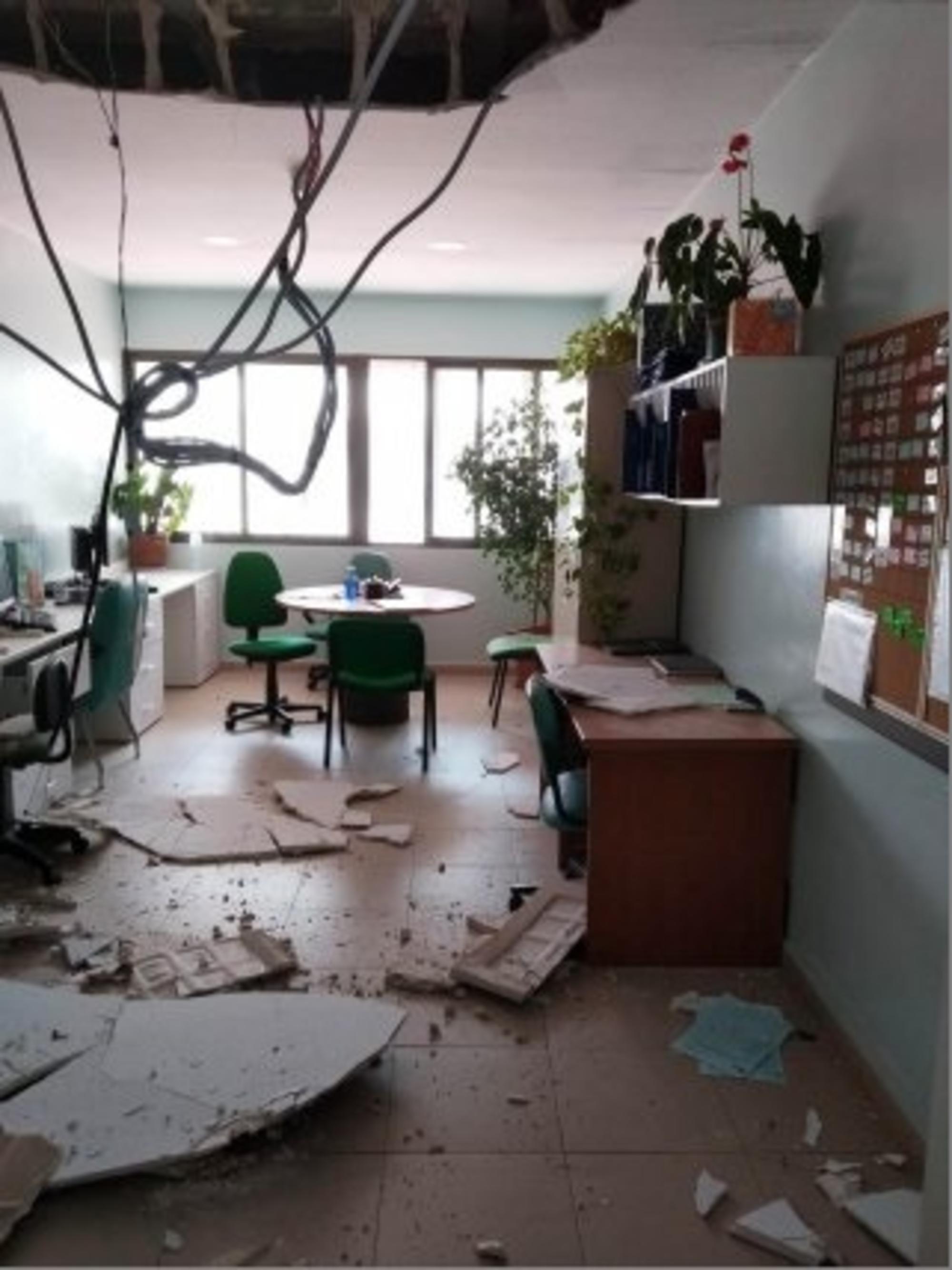 Techo derrumbado en el hospital de Don Benito-Villanueva  3