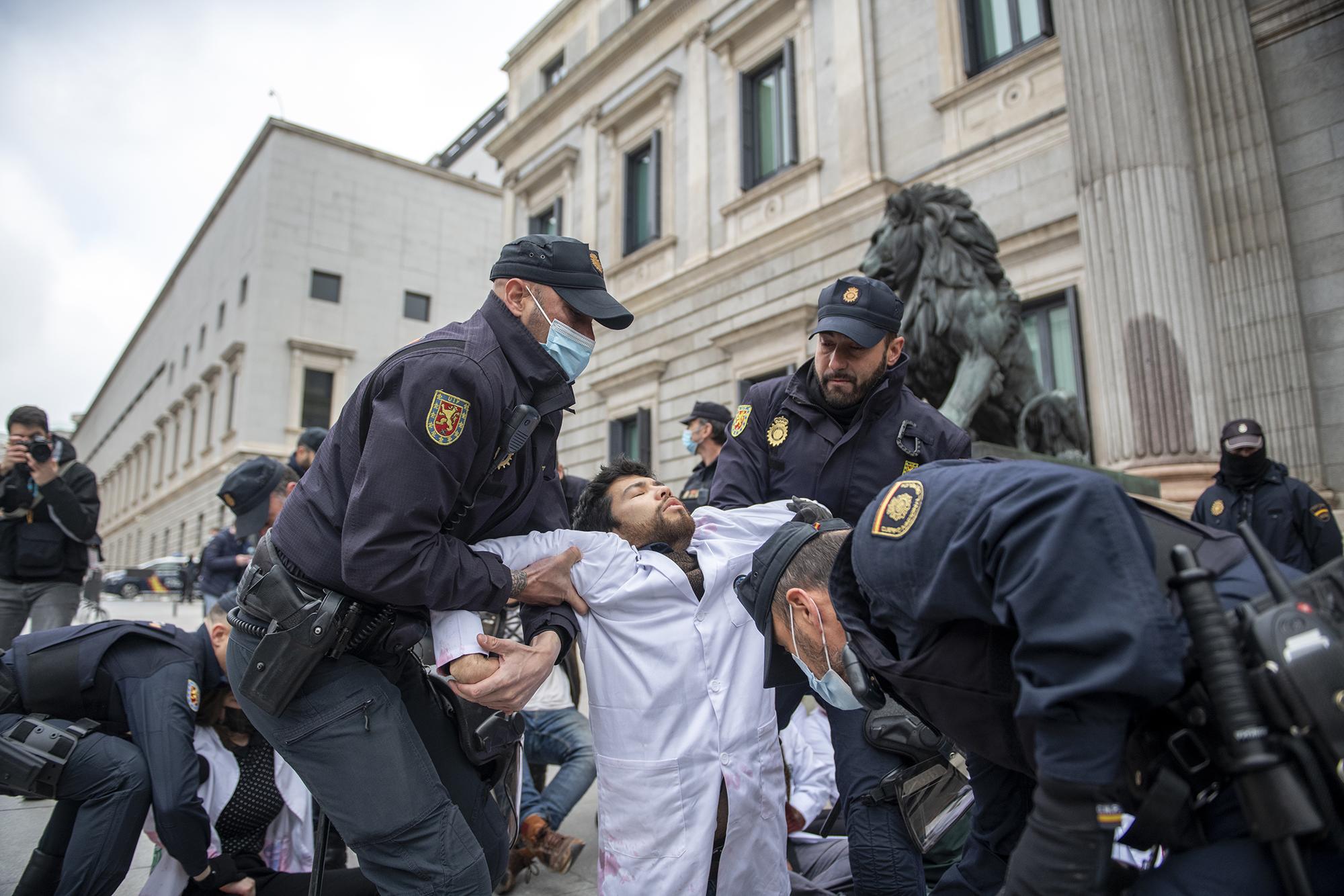 La Rebelión Científica tiñe de rojo el Congreso el 6 de abril de 2022. - 7