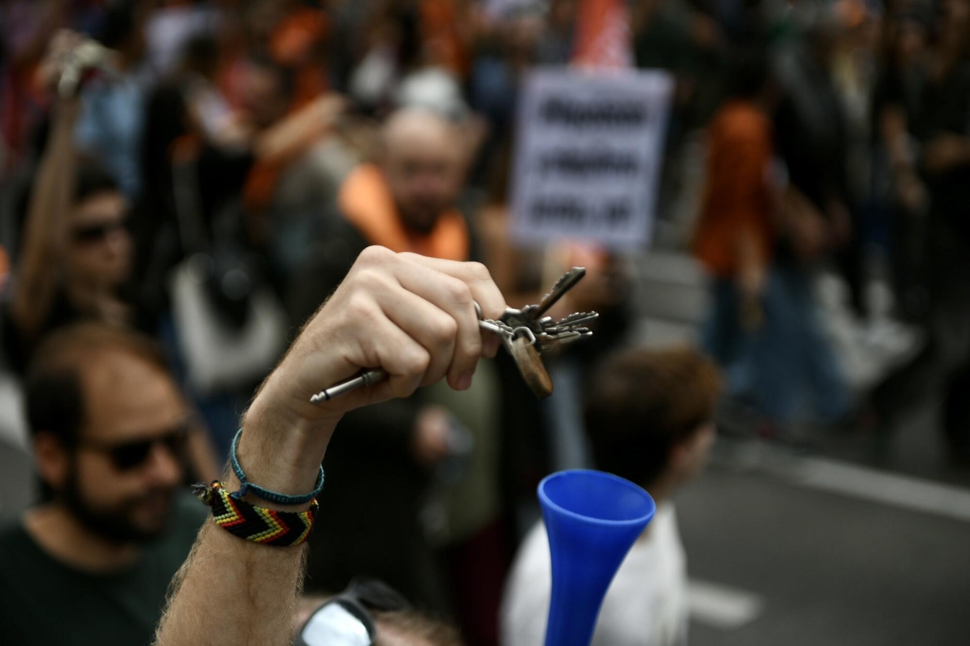 Decenas de miles de personas tomaron Madrid el 13 de octubre de 2024 para protestar por la falta de medidas para contener los precios del alquiler. - 18
