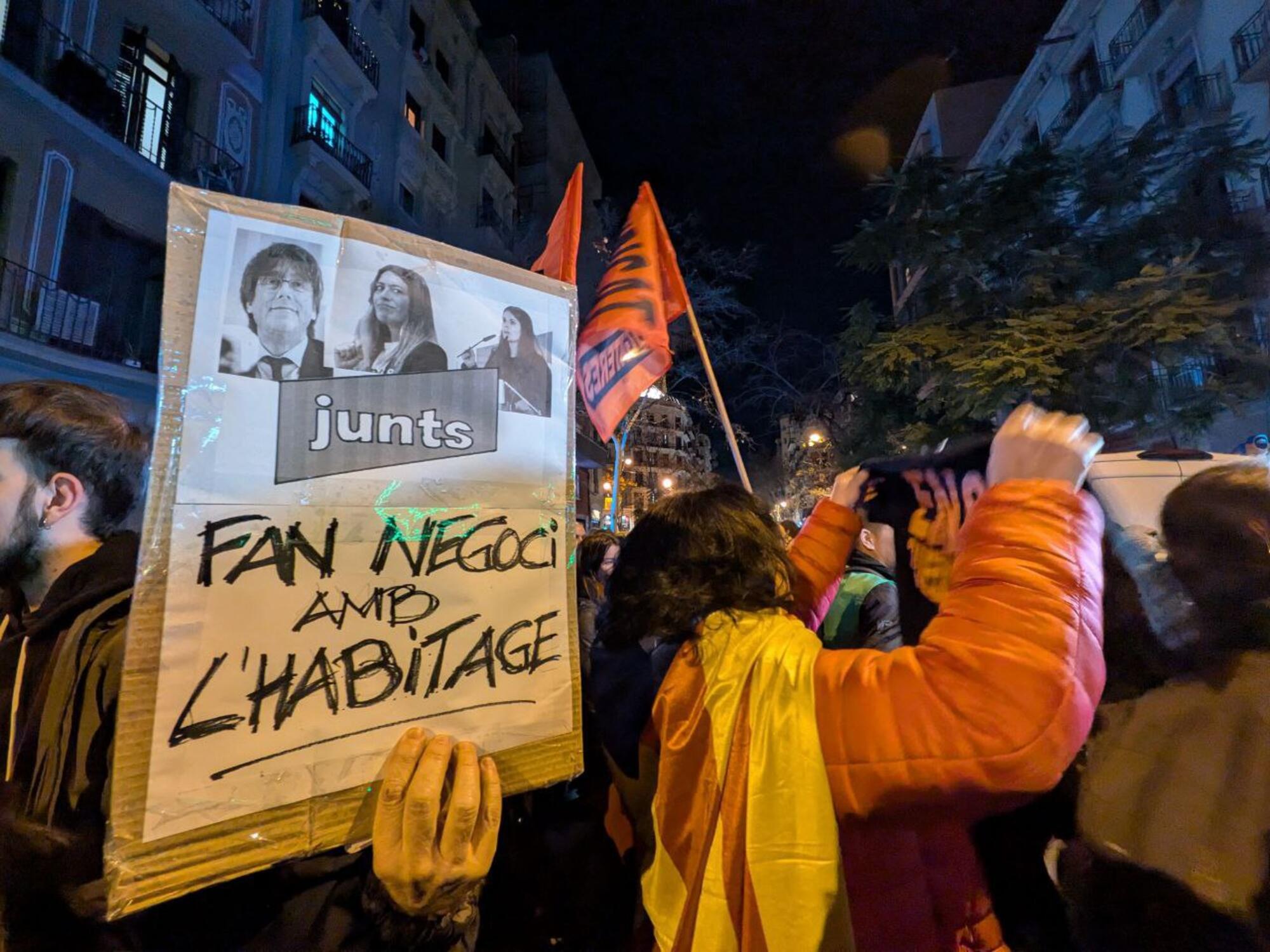 Concentración del 28 de enero de 2026 frente a la sede de Junts en Barcelona.