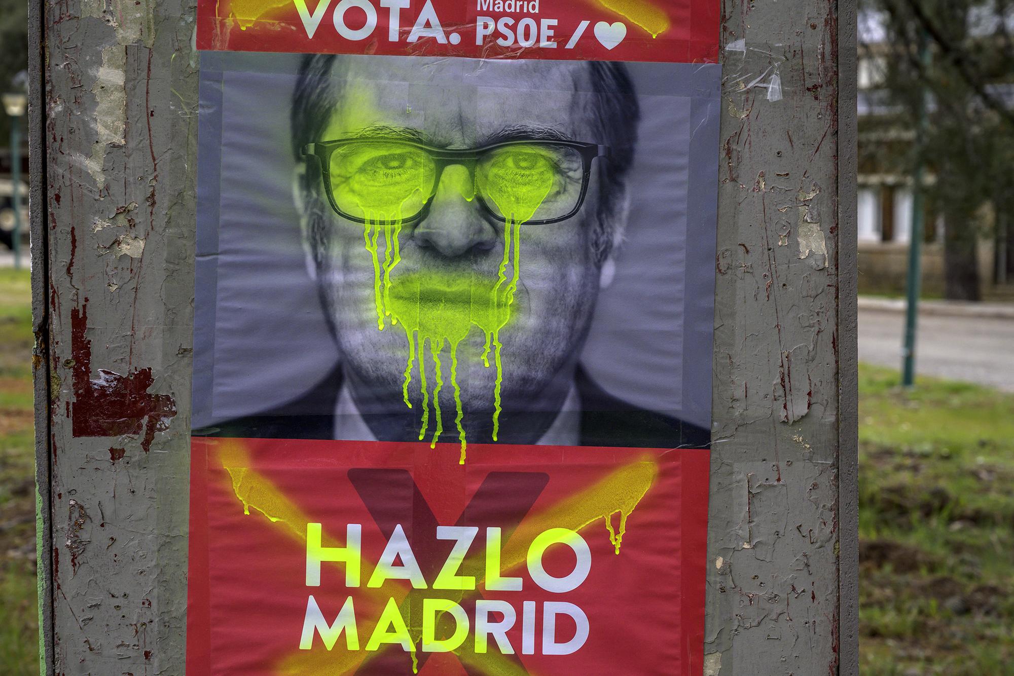 Cartel PSOE Gabilondo pintada