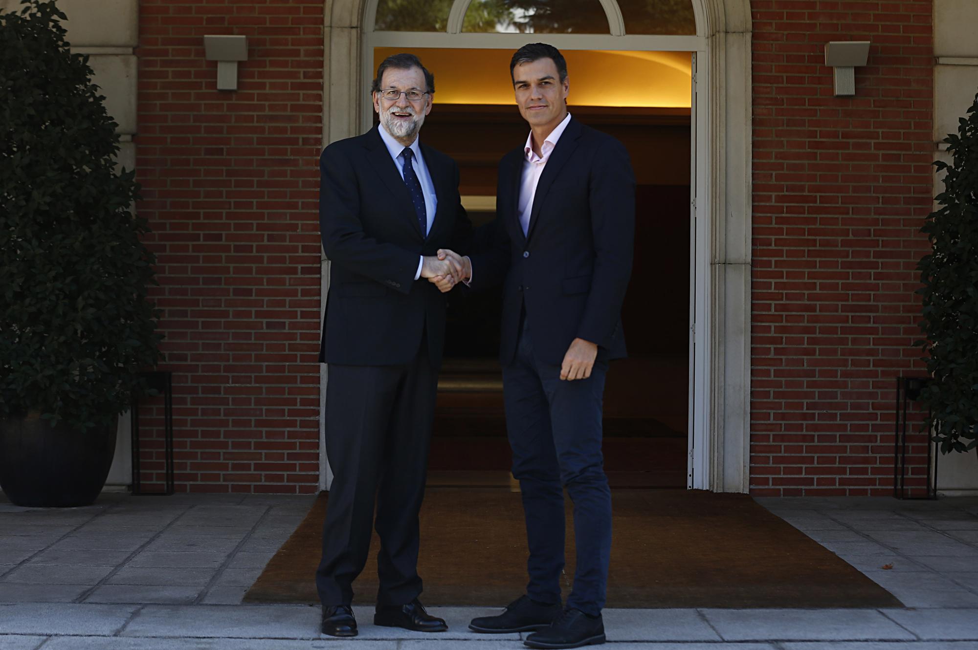 Mariano Rajoy y Pedro Sánchez, en Moncloa
