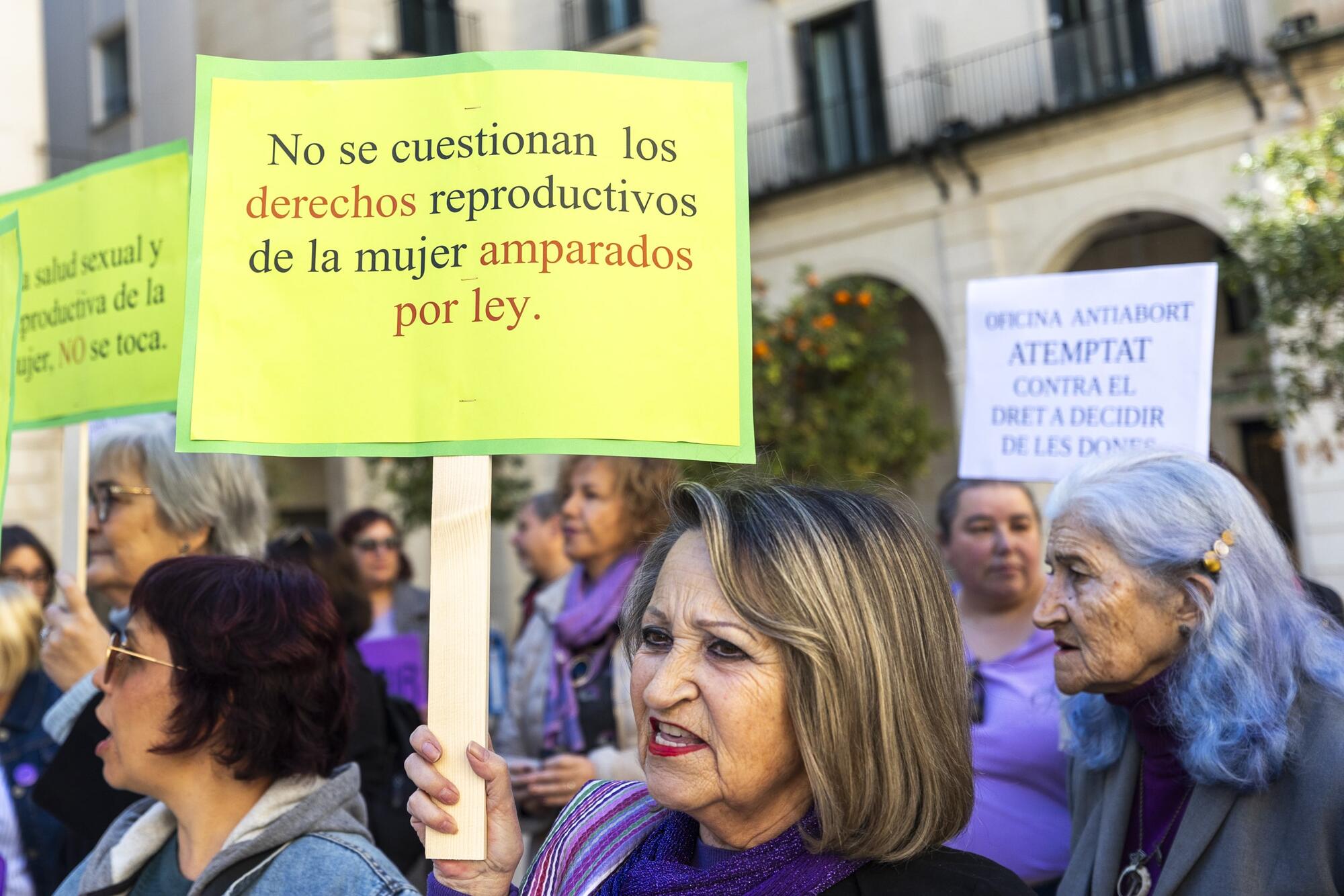 Movilización contra la oficina antiaborto de PP y Vox en Alicante - 7
