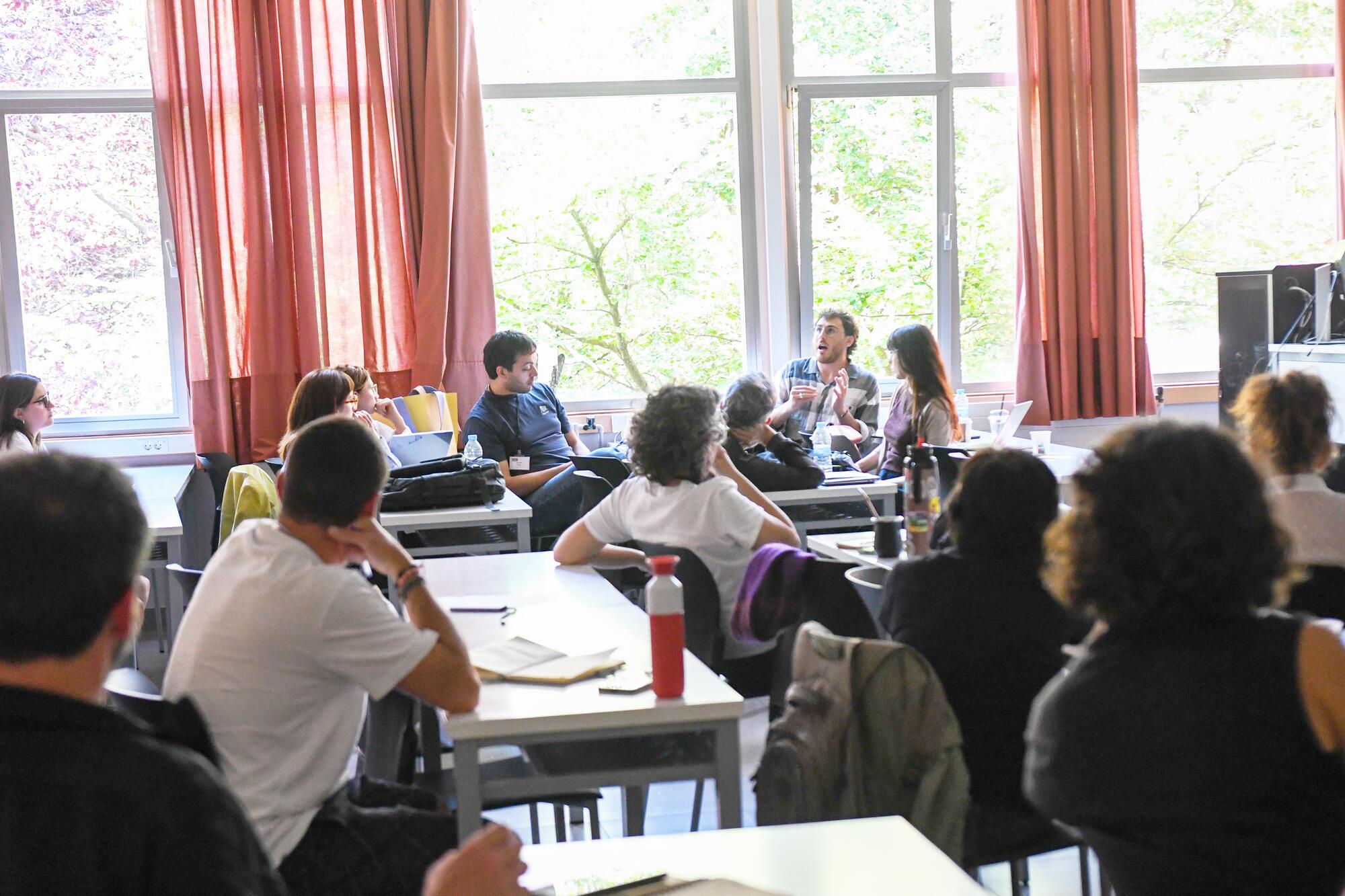 Hablando sobre economía crítica en la Universidad de Sarriko