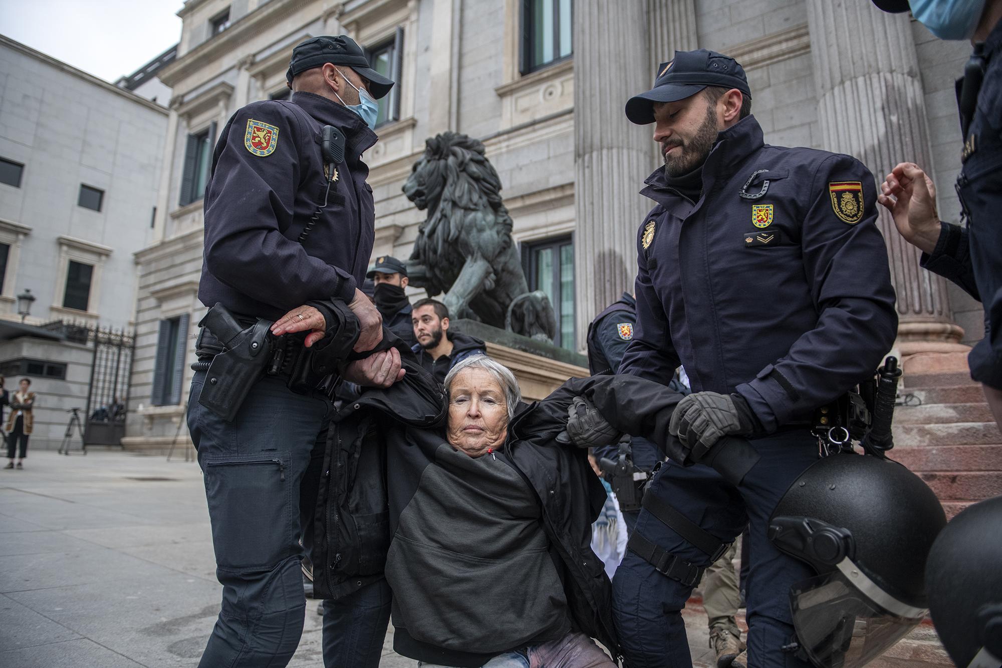 La Rebelión Científica tiñe de rojo el Congreso el 6 de abril de 2022. - 4