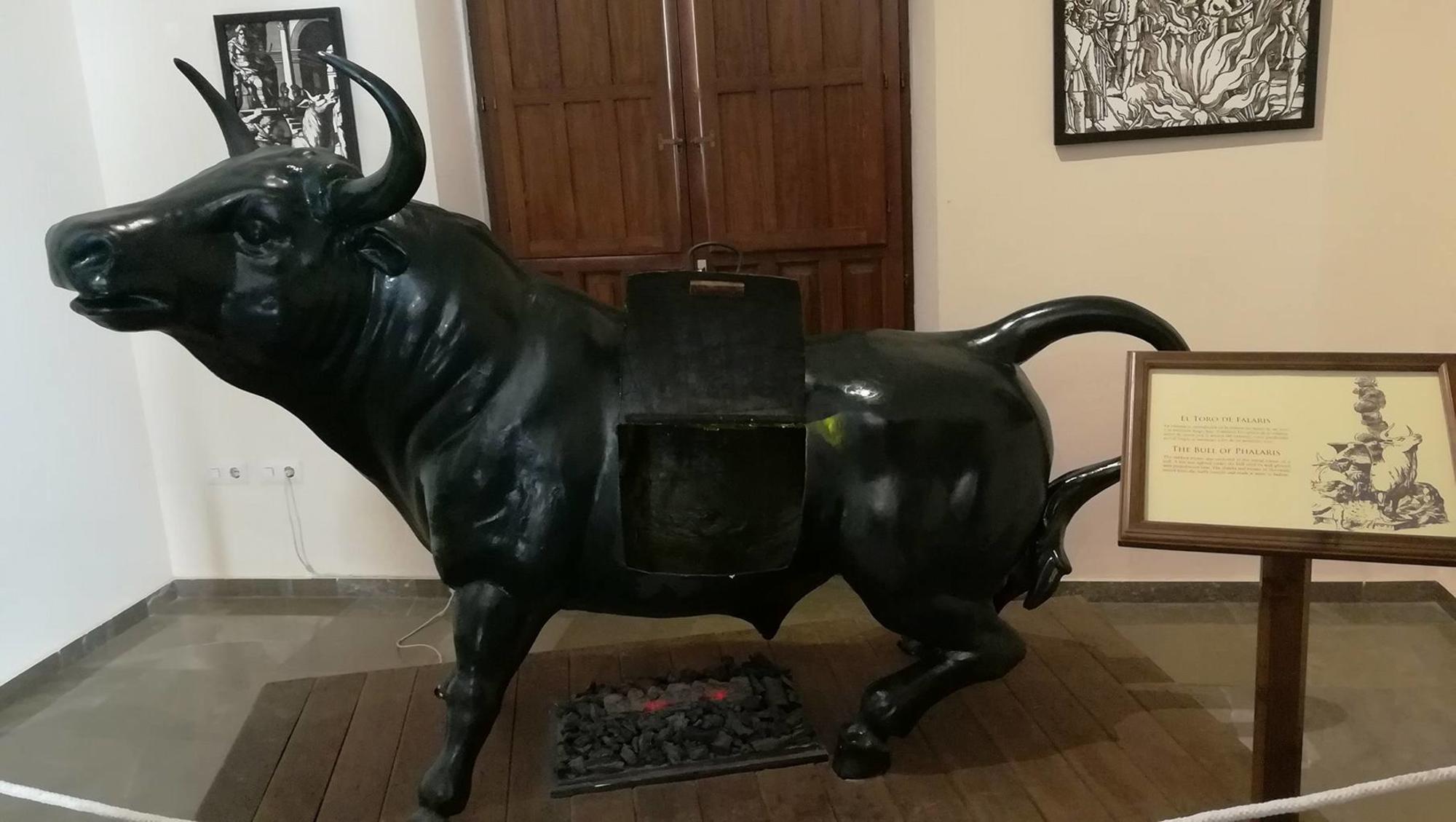 Toro de Falaris, a modo de horno para asar a la víctima