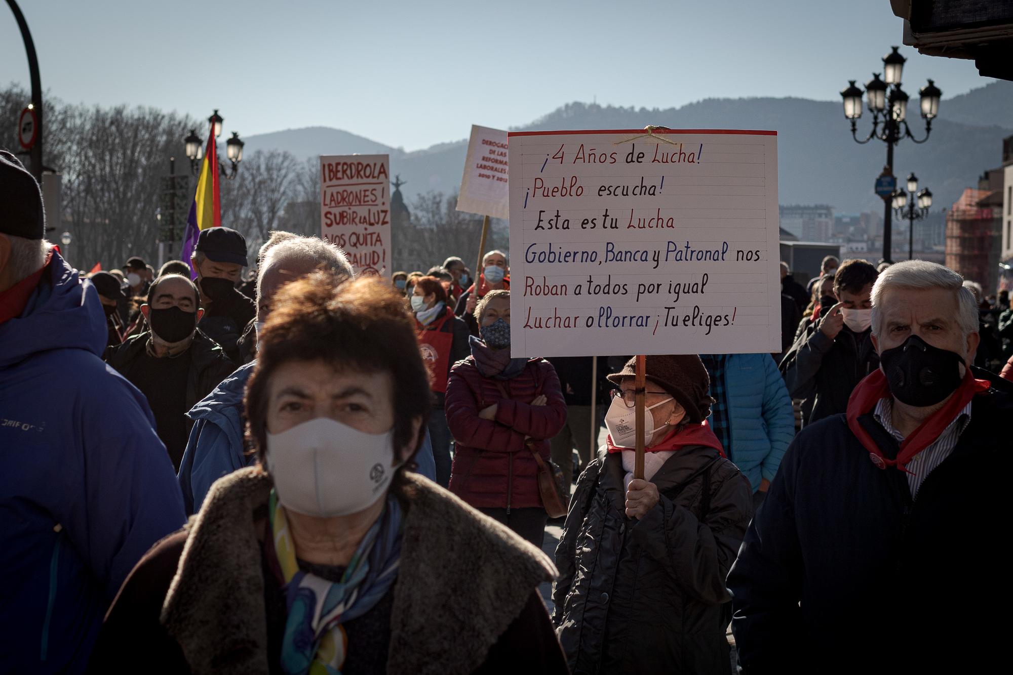 Manifestación cuarto aniversario Movimiento Pensionistas en Bilbao - 14