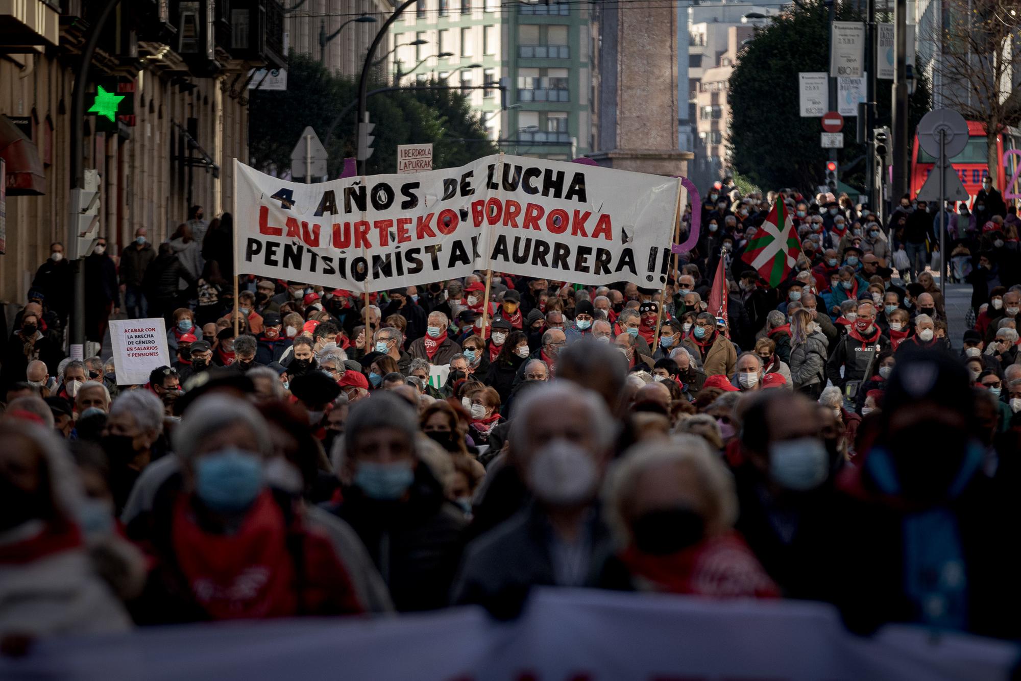 Manifestación cuarto aniversario Movimiento Pensionistas en Bilbao - 10