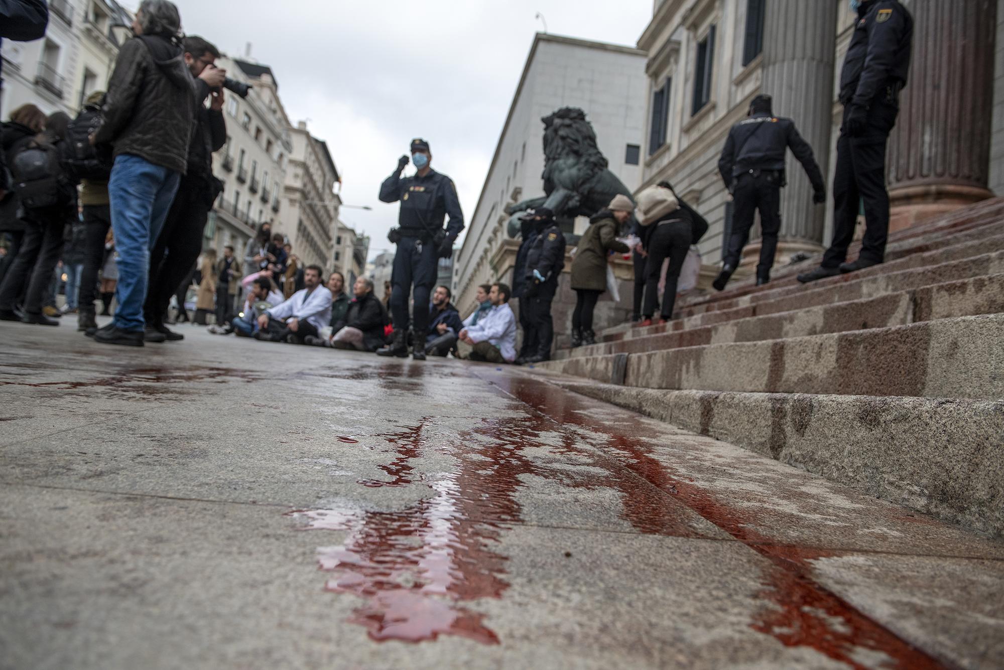 La Rebelión Científica tiñe de rojo el Congreso el 6 de abril de 2022. - 1