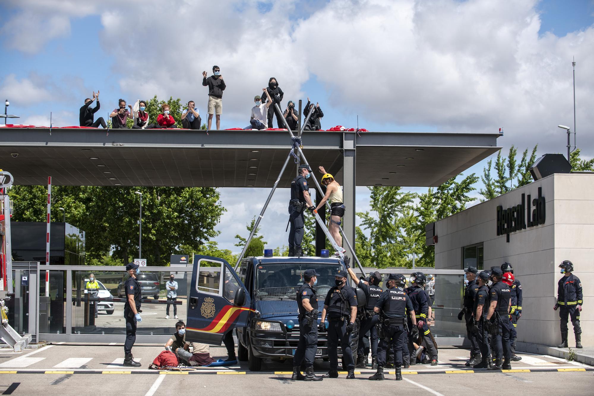 Rebelión por el Clima bloquea la sede de Repsol en Móstoles - 18