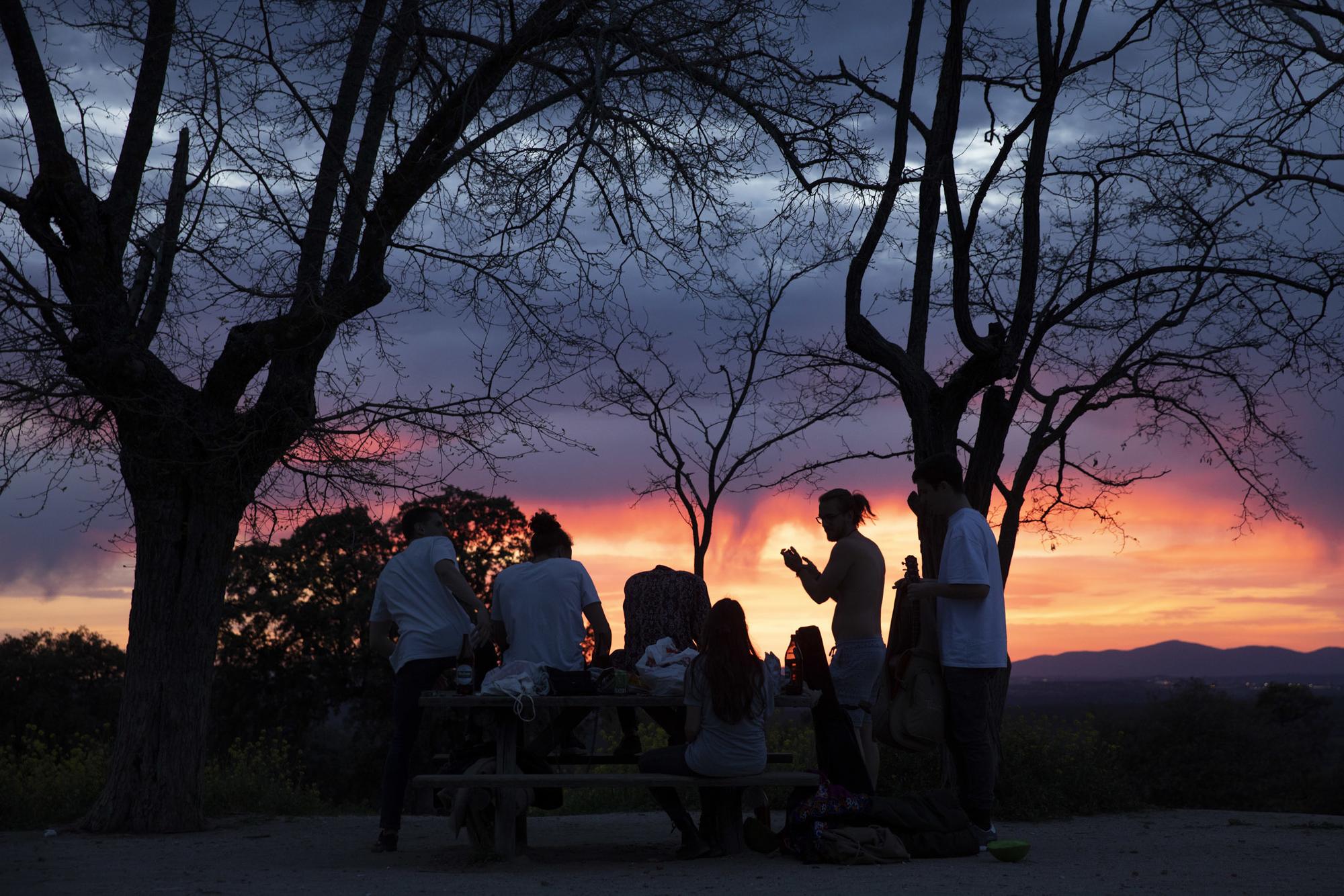 Jóvenes en el monte de El Pardo