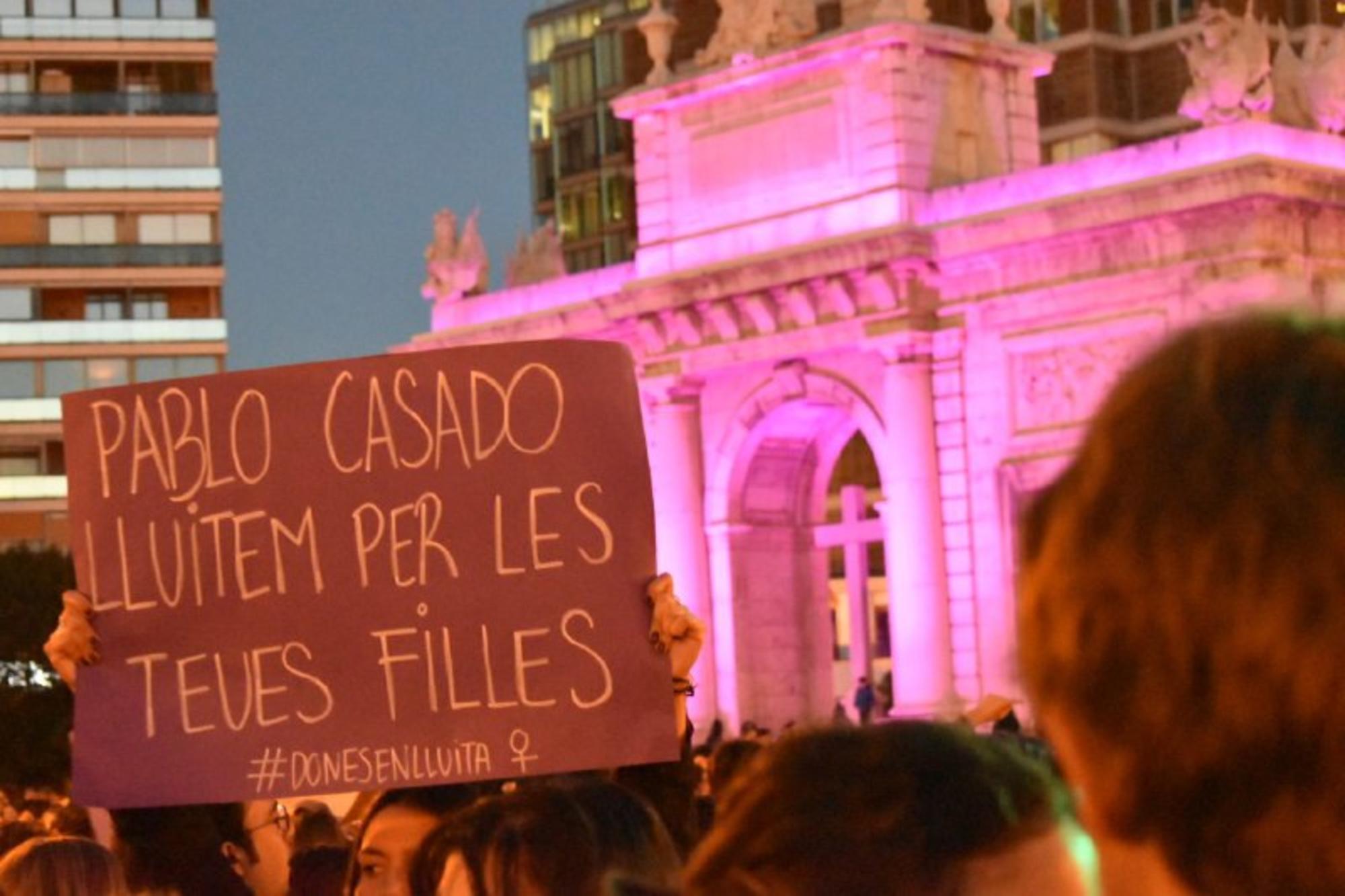 Porta de la Mar violeta Casado