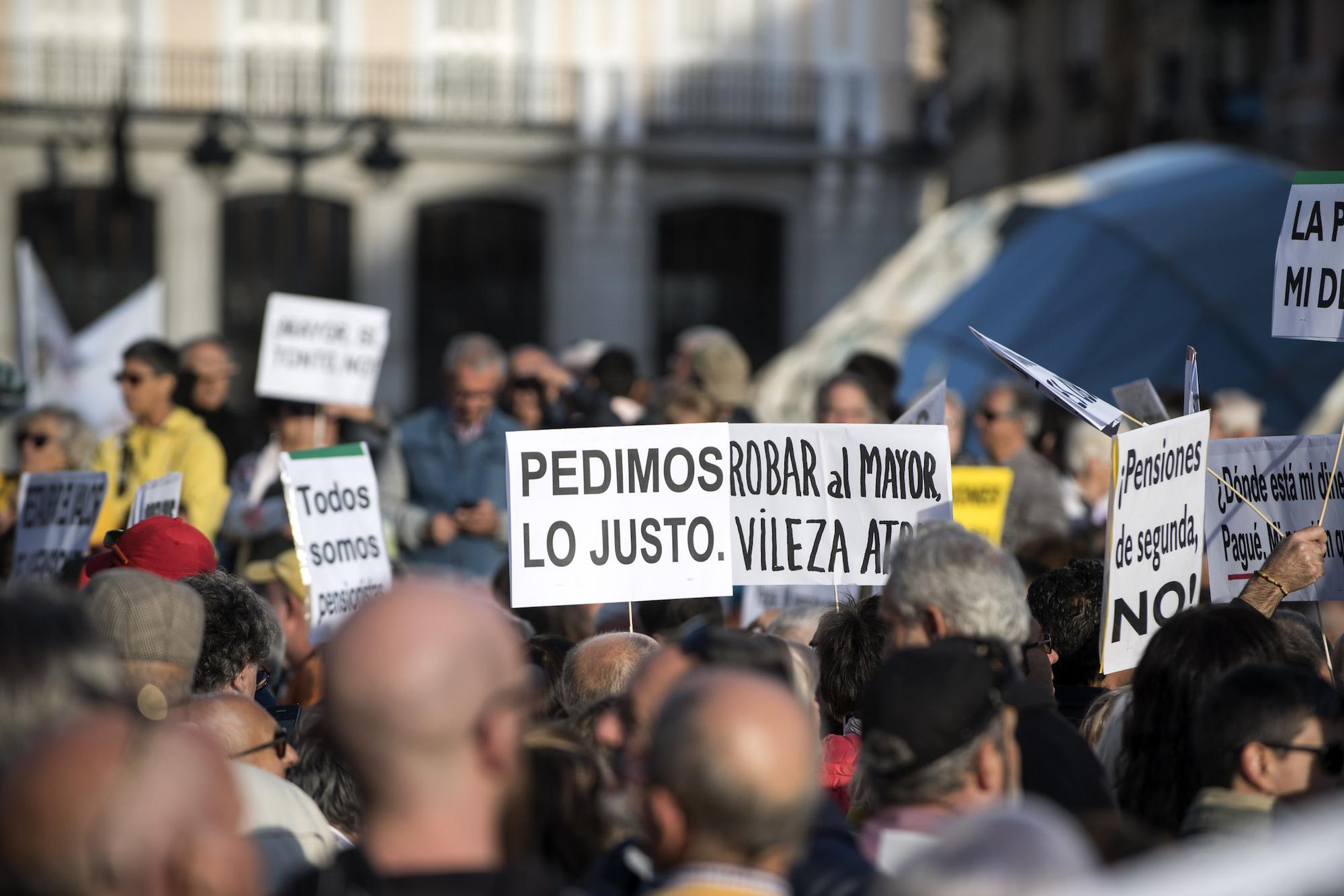 Las columnas de pensionistas llegadas del sur y el norte llegan a la Puerta del Sol - 8