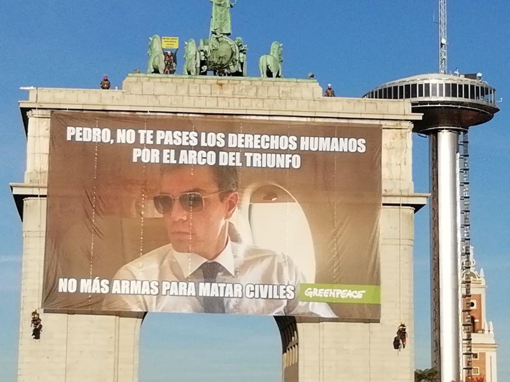 Acción GreenPeace Moncloa Pedro Sánchez