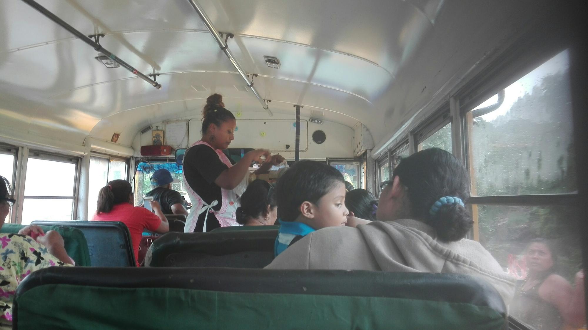 Autobús de Nicaragua lleno hasta los topes