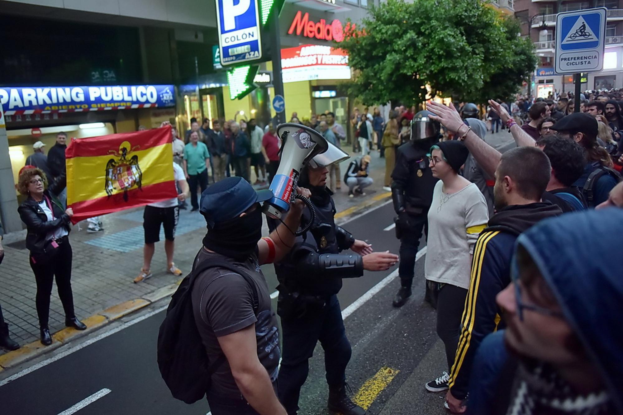 Bandera franquista en el 9 d'Octubre