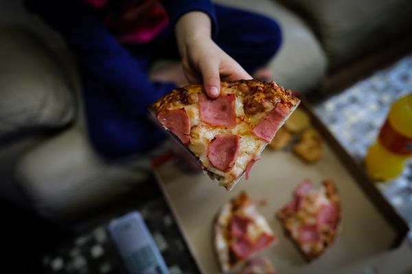 Menú infantil en tiempos de coronavirus: pizza, nuggets y refresco - 8