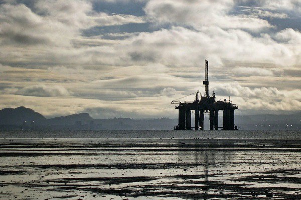 Petróleo por Cathy Whifield
