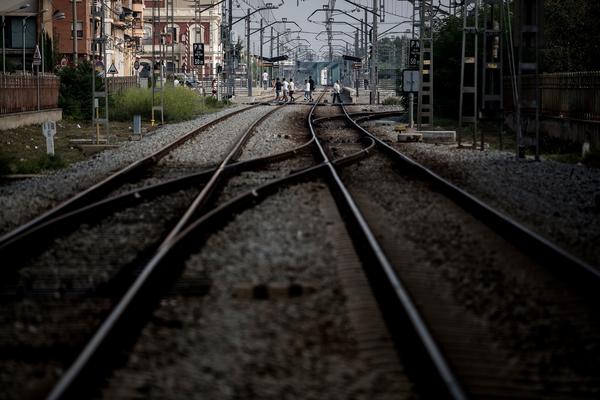 Vías del tren de la línea R2 a su paso por Montcada i Reixac