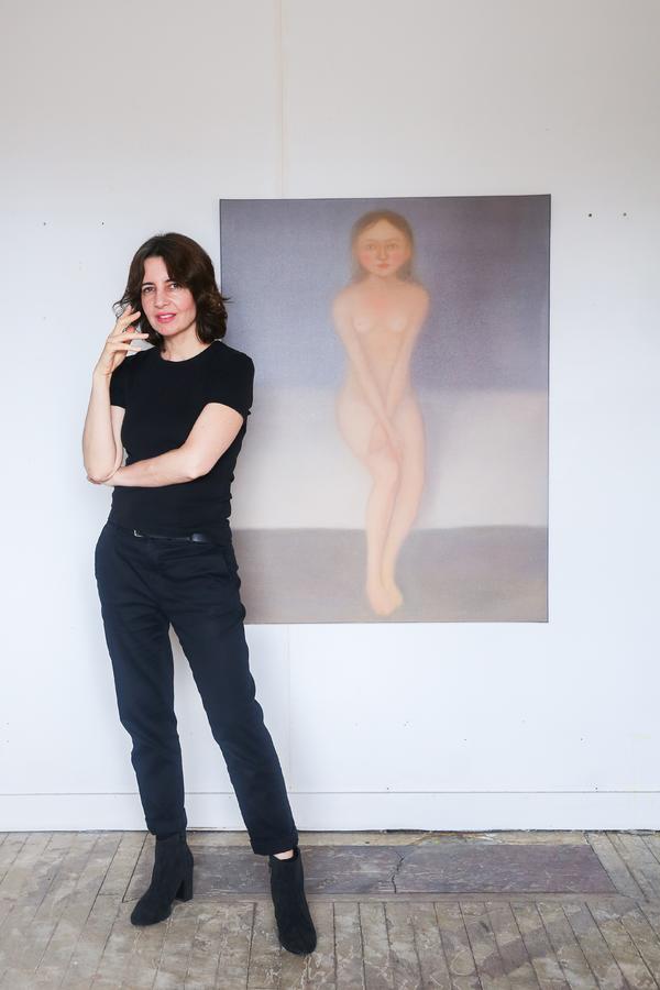 La artista Chechu Álava, en su taller
