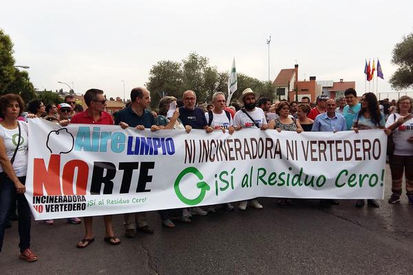 Manifestación contra el vertedero